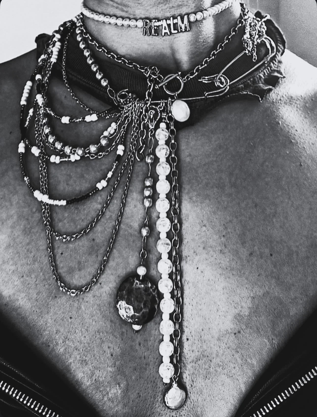 REALM = excuse to make cool $h!t 🖤

#handmade #oxidizedsilver #jewellery #photography