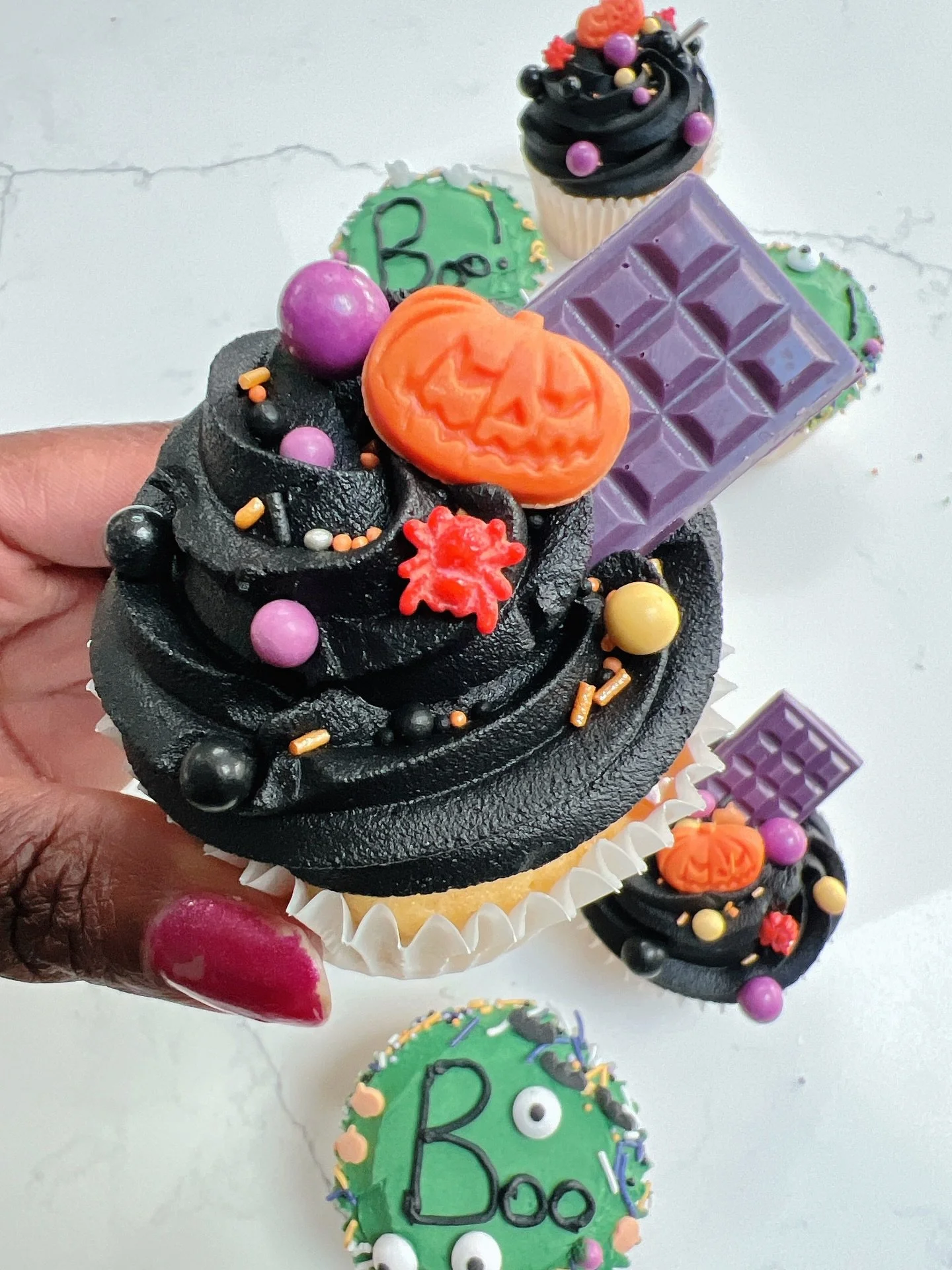 🎃 It&rsquo;s #CupcakeMonday in Bromley!

Get into the Halloween spirit with the best cupcakes in Bromley &mdash; freshly baked and available today only @the_hitormiss! 🧁

✨ This week&rsquo;s gourmet flavours:
* Lotus Biscoff cupcakes
* Salted Caram
