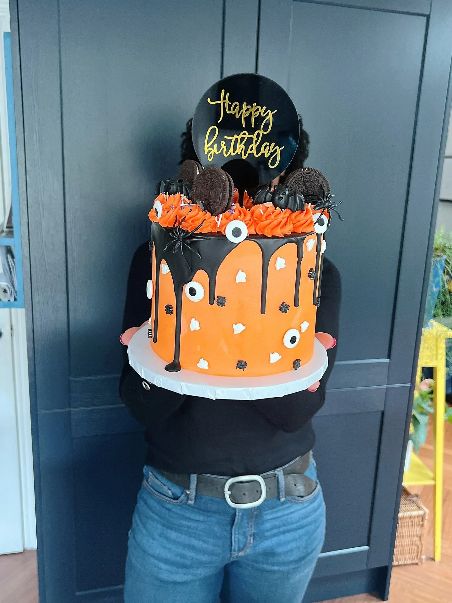 🎃 Halloween never looked (or tasted) this good! 👻

I had such a blast (can you tell from the pics?) creating this spooky-licious 🎃👻🎃Halloween-themed birthday cake &mdash; complete with an orange colour palette and a touch of creative freedom to 