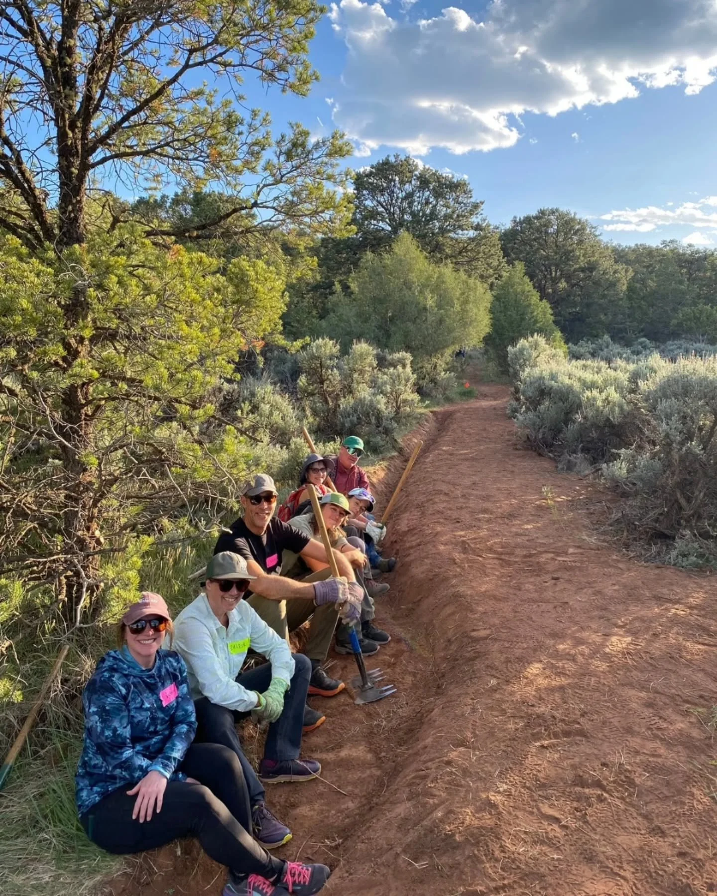 Don&rsquo;t miss out on our LAST community project of the 2025 season! We&rsquo;re teaming up with the @red_hill_council for our fourth project at Red Hill this season, installing much-needed drainage structures and improving tread for the over 75,00