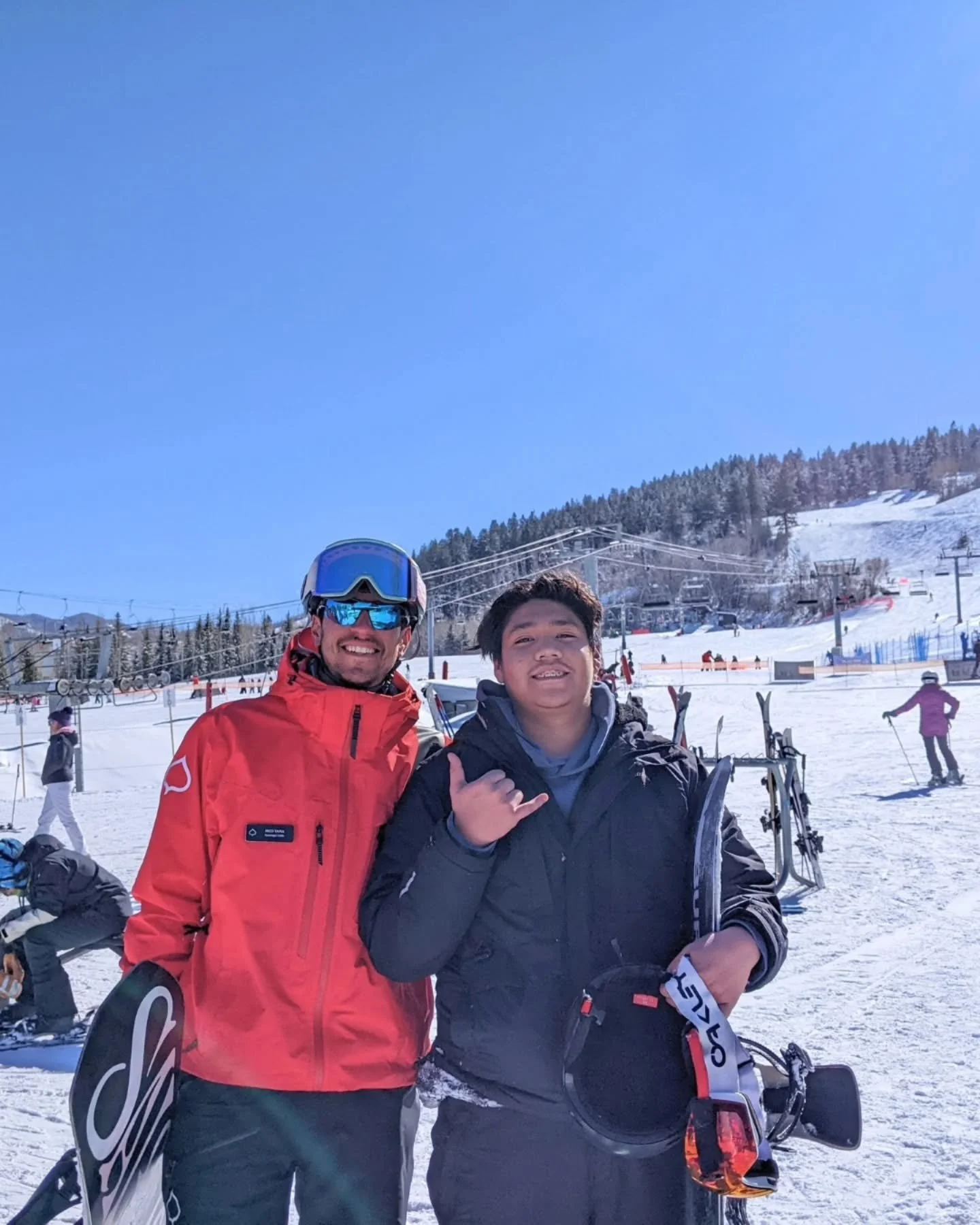 Bluebird skies, fresh snow, and a mountain full of learning &mdash; our Youth in Nature students had an incredible day at Buttermilk last month! 🎿❄️

Thanks to our partners at @aspensnowmass, students spent the day skiing and riding while connecting