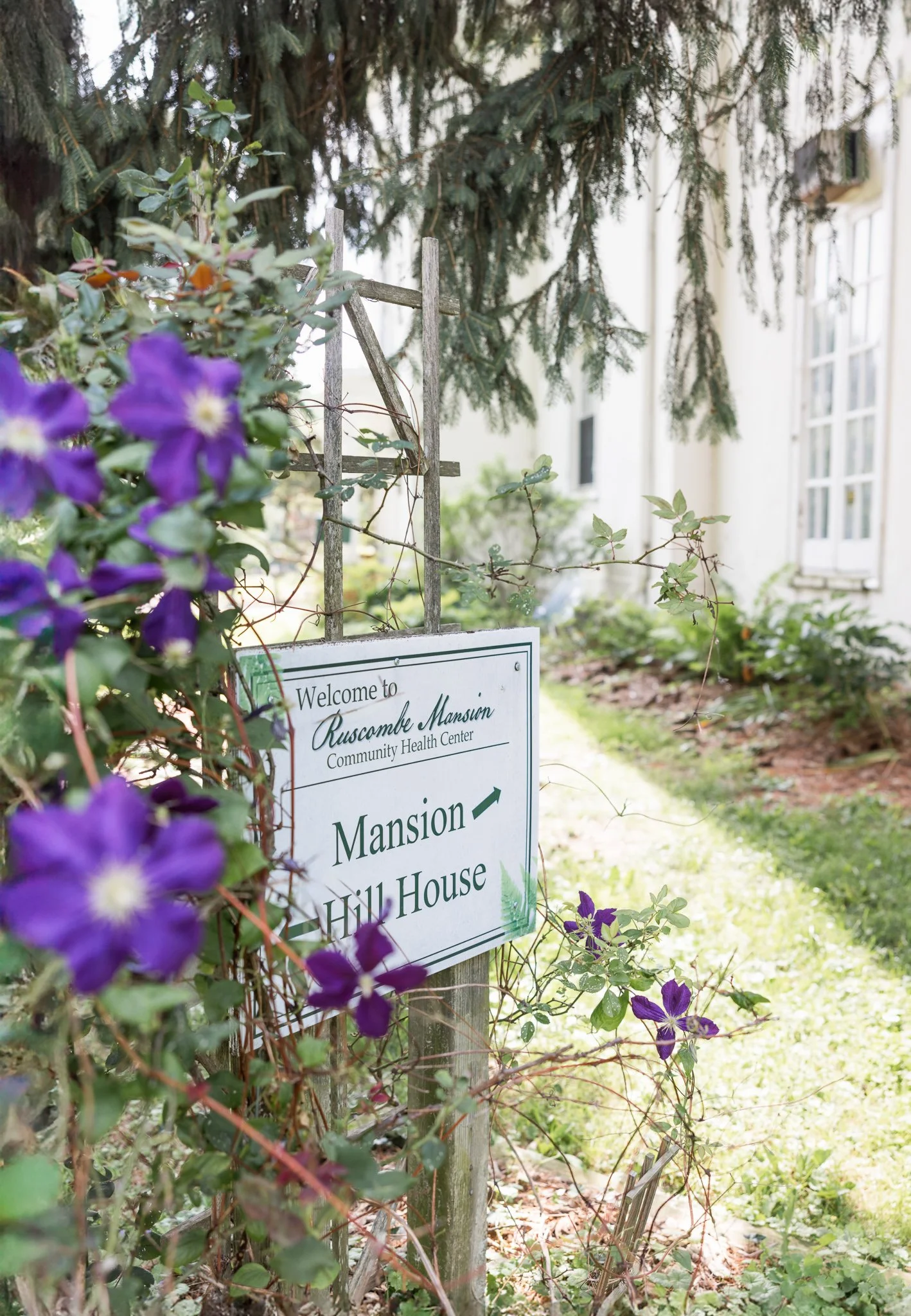 A sign outside of the Ruscombe Mansion Community Health Center directing therapy clients to Diana Harden's office in Hill House.