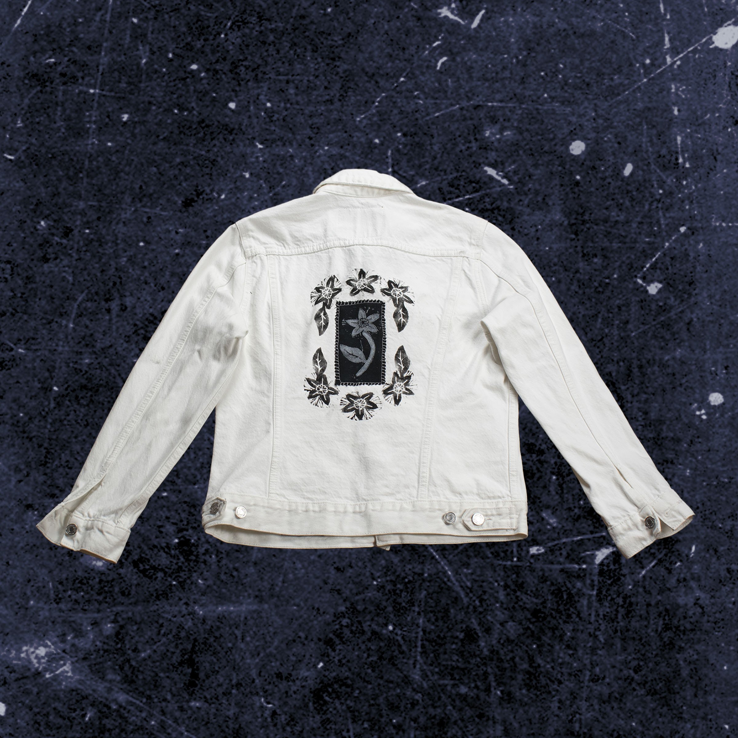 Size small - Available