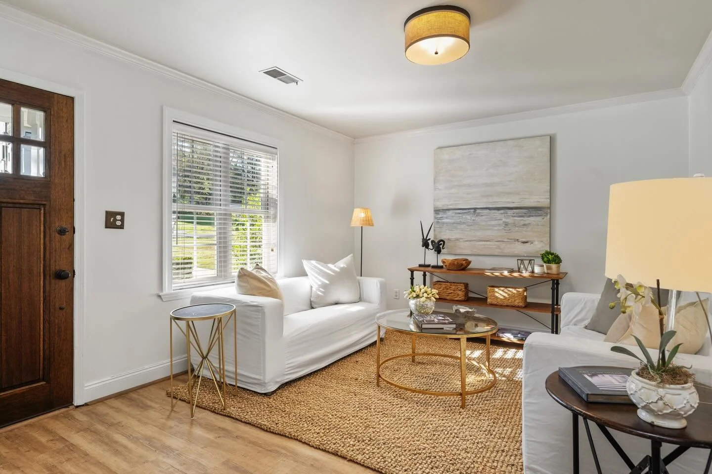 One of our favorite projects from last year! This precious little cahaba heights home was so much fun. 📸: @alanbatesphotography