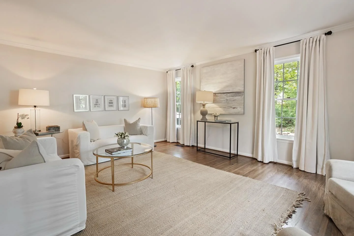 Meadowbrook living 

📸: @hugheshomephotography 

🏠: @flatfeebirmingham