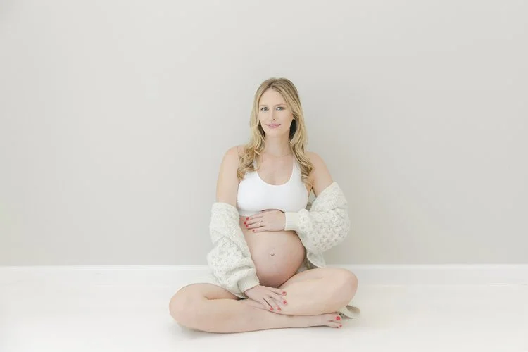 studio-maternity-photography-classic-look-raleigh-durham-nc
