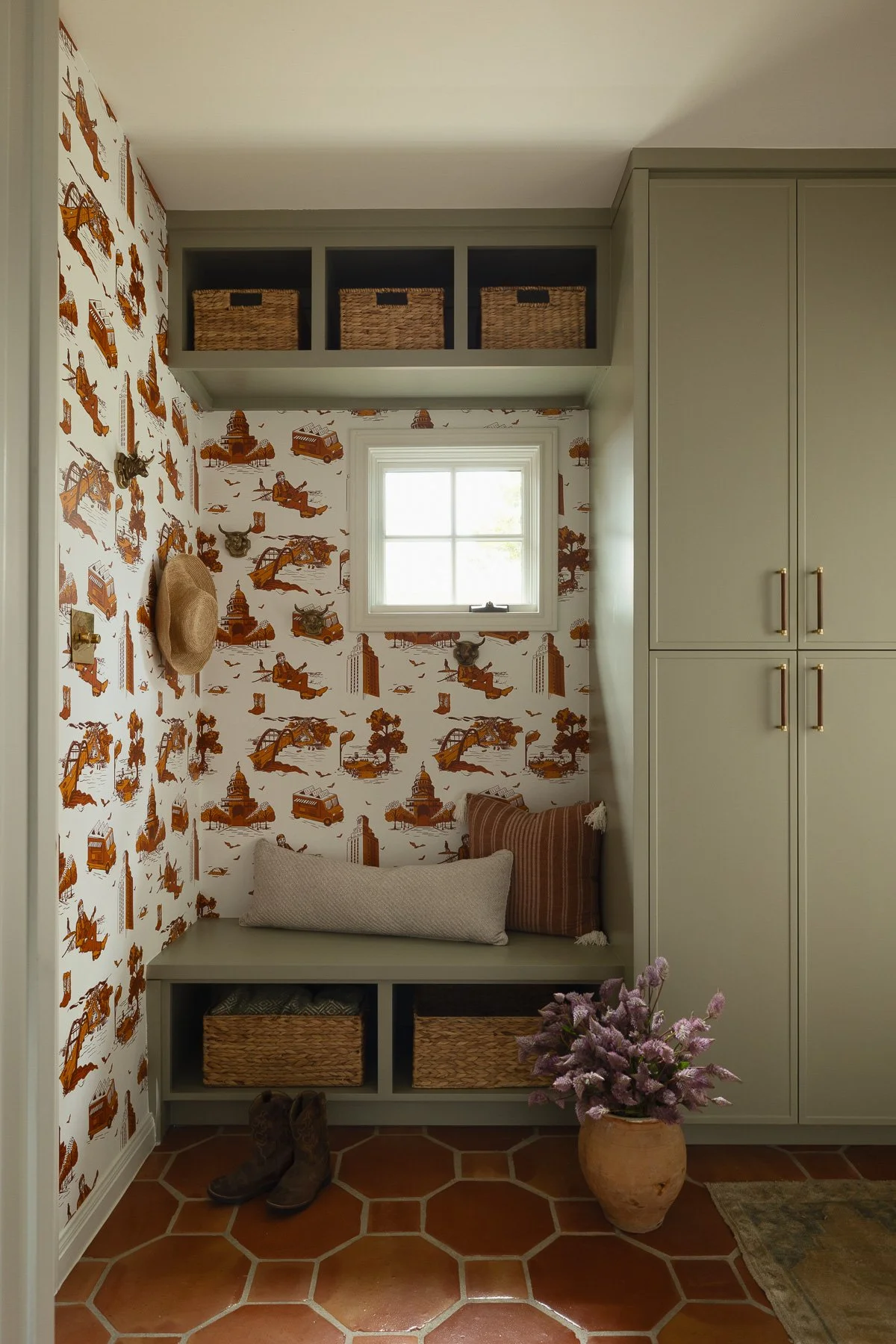 052 - 1103 Meriden Ln (Austin) - Low Resolution.jpg