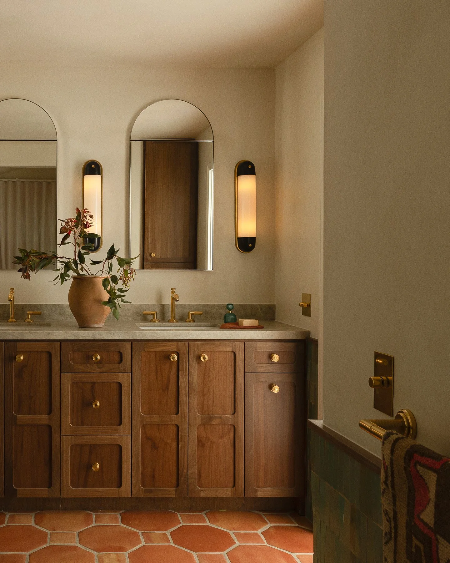 041 - 1103 Meriden Ln (Austin) - Low Resolution.jpg