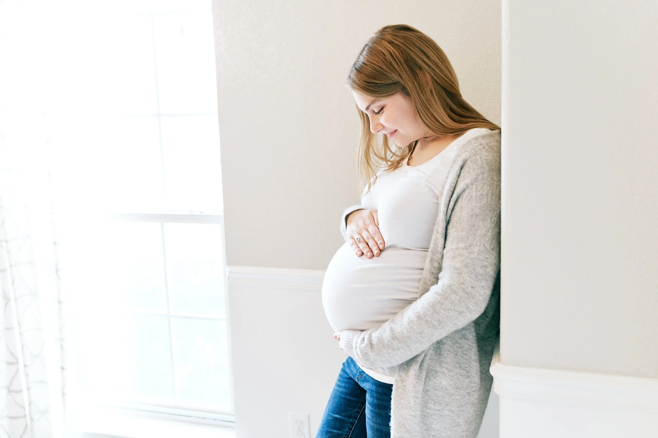Why Choose an In-Home Maternity Photo Session?