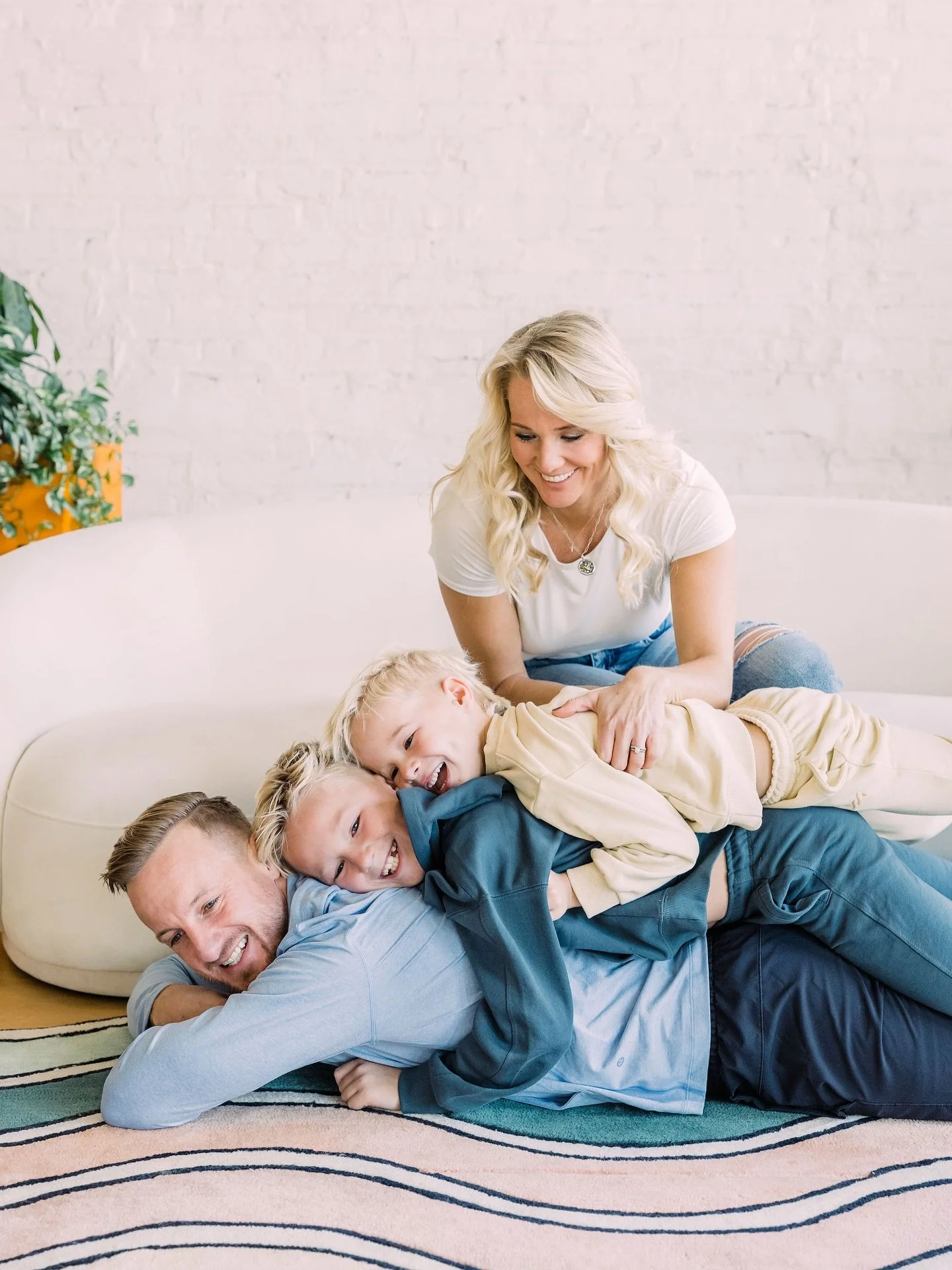 A photographer for the families that are aware that &ldquo;sit still and smile&rdquo; just isn&rsquo;t going to work for their kids 

Let there be chaos! 

Shot at @lulicreativehouse 

#omaha #omahaphotographer #nebraskaphotographer