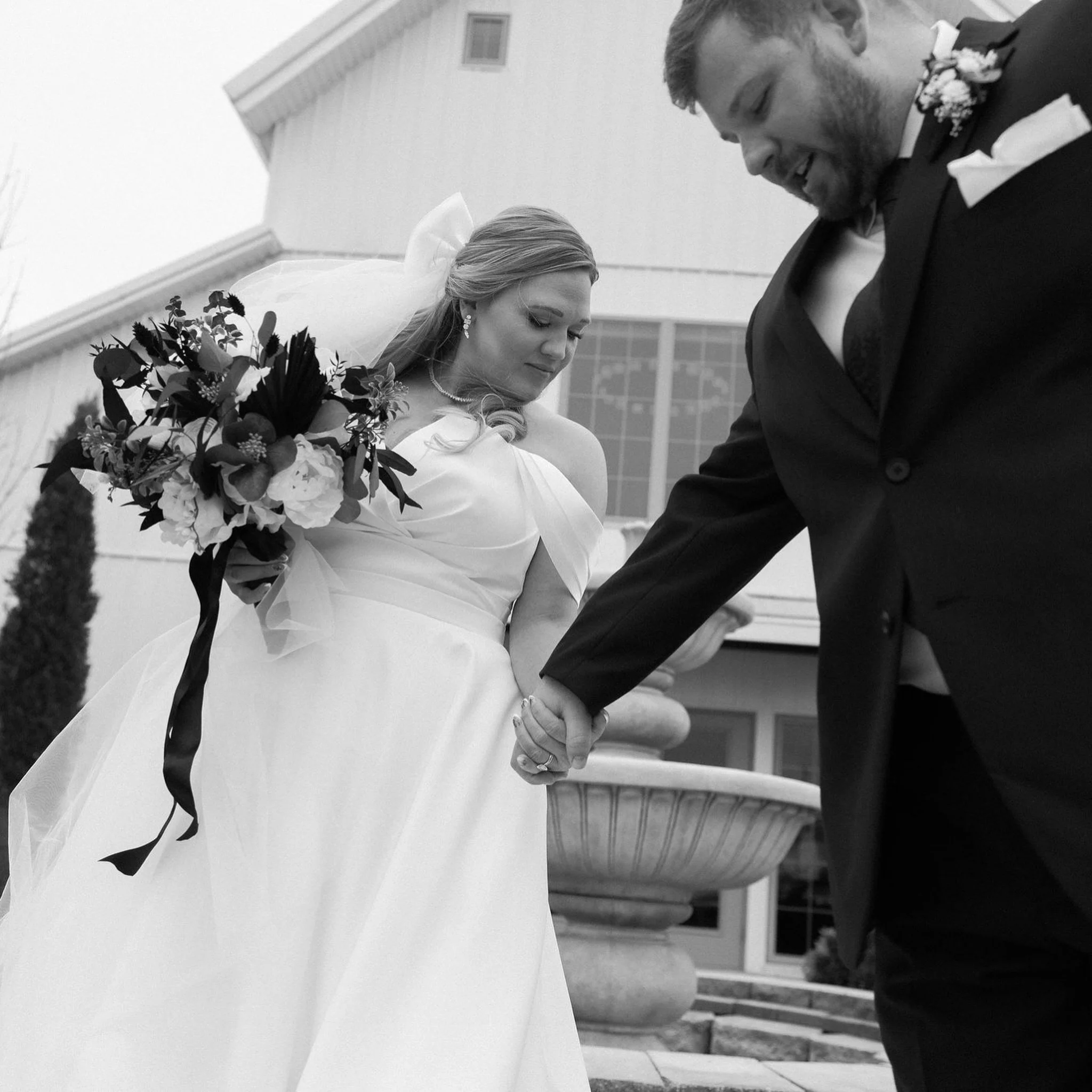 A story of the wind

&ldquo;Let the wind be part of the story&rdquo; was what I was repeating to myself the entire day. 

What was supposed to be a stormy day, turned out to be a very windy day for an outdoor ceremony and a long veil. 

Madeleine and