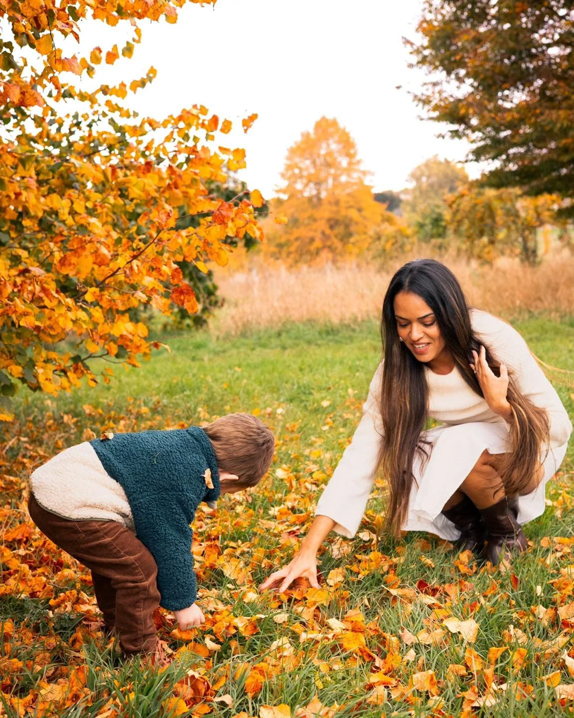 Golden leaves, cozy snuggles, stick hunting and paw patrol bridges! 

This beautiful family brought all the autumn magic to their mini session! 🍁✨

🧡

#autumnminis #autumnminisessions #miniphotosession #minifamilysession #familyphotographeruk #wilt
