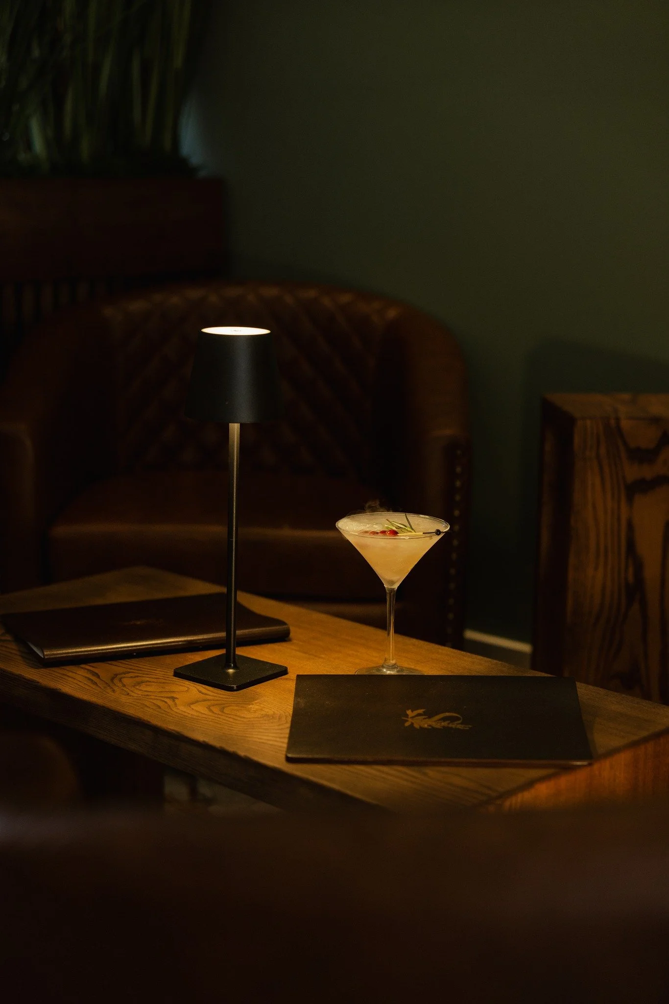 Our smoking white cranberry cosmopolitan next to a chair you should be sitting in. See you from 2pm-2am today.

🍸🎅🥂
#sagecocktailswh