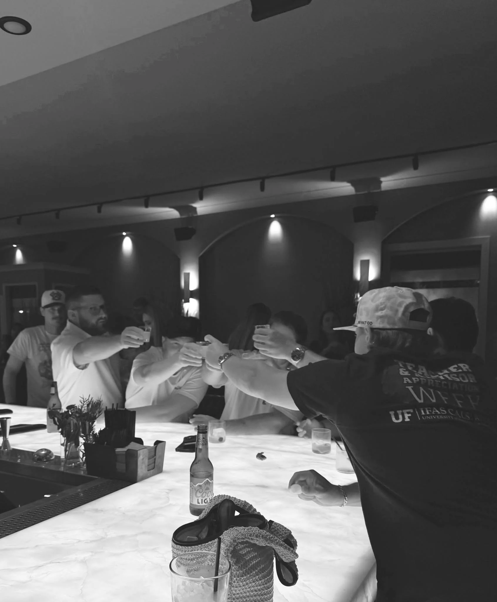 Cheers to Friday and cheers to the weekend. Come spend it with us.

Open from 2pm-2am.

🥂✨🍸
#sagecocktailswh