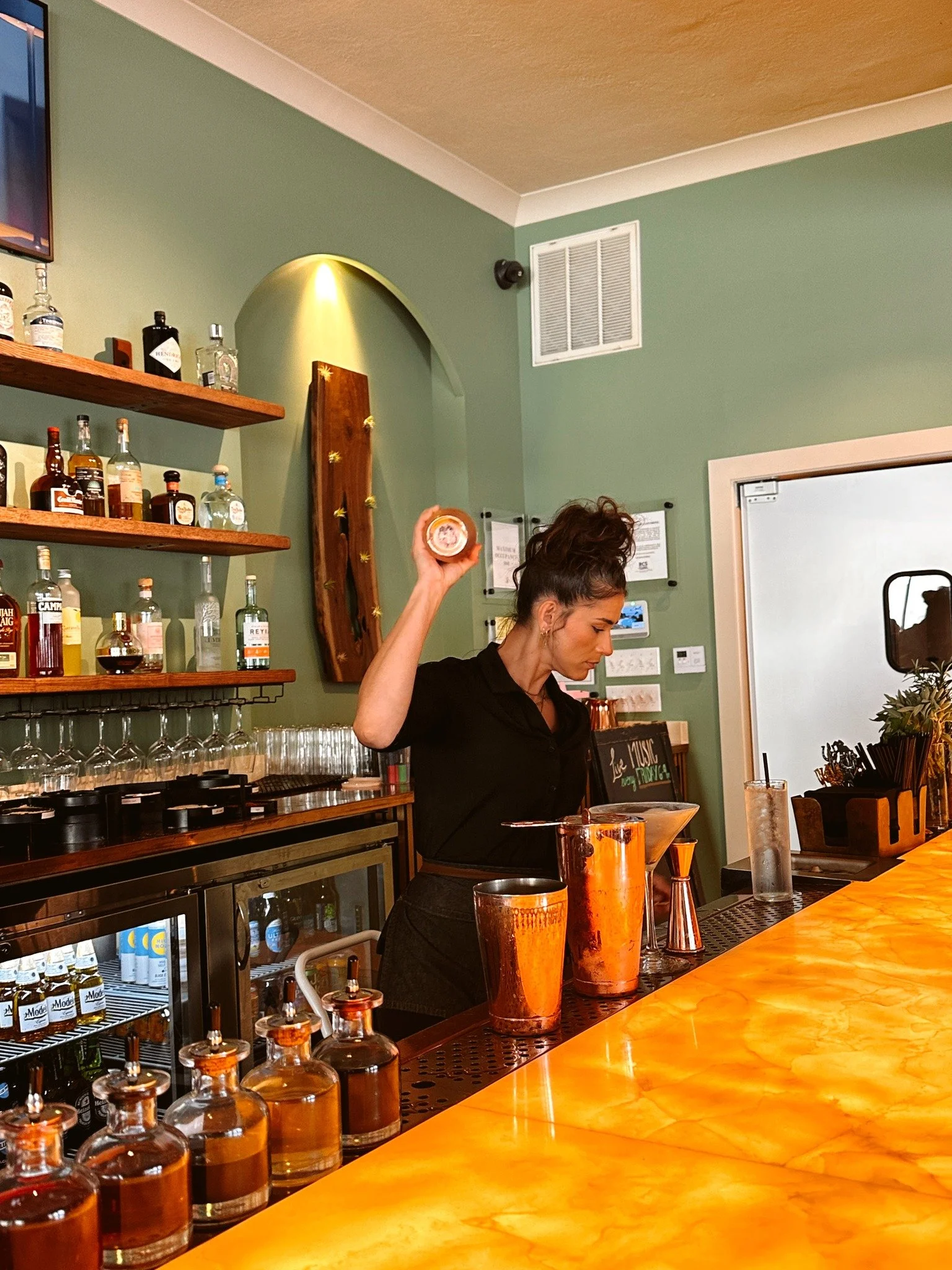 This is Dina, Dina wants you to come to Sage tonight. She'll be there, will you?

Open from 2pm-2am. Happy hour from 2pm-5pm.

🍸☀🍻
#sagecocktailswh