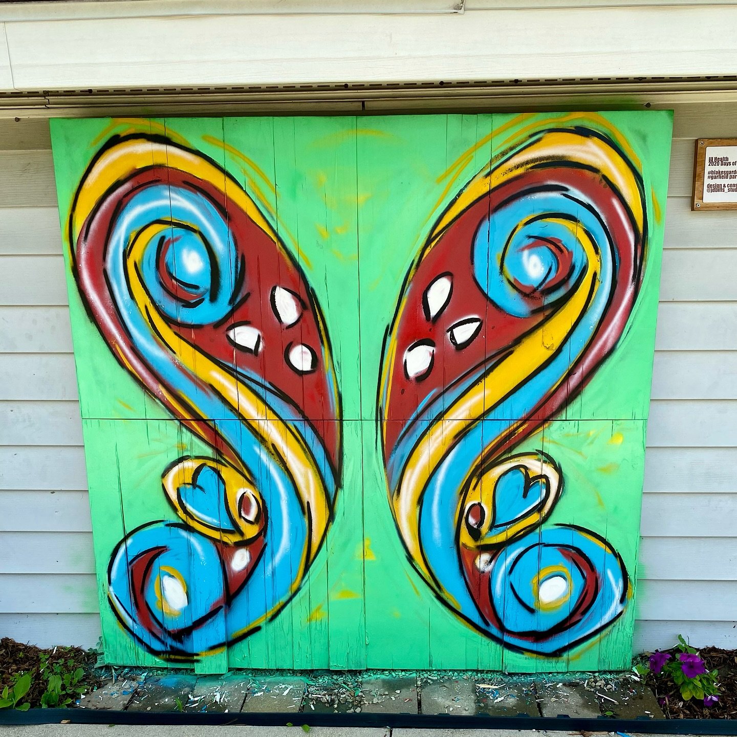 Touched up this Butterfly Photo Station at Blake&rsquo;s Garden @garfieldconservatoryindy 
I built, installed and painted it in 2020. 
What a beautiful place! Blake&rsquo;s Garden is a must visit, especially if you have kids. There are LIVE chickens!