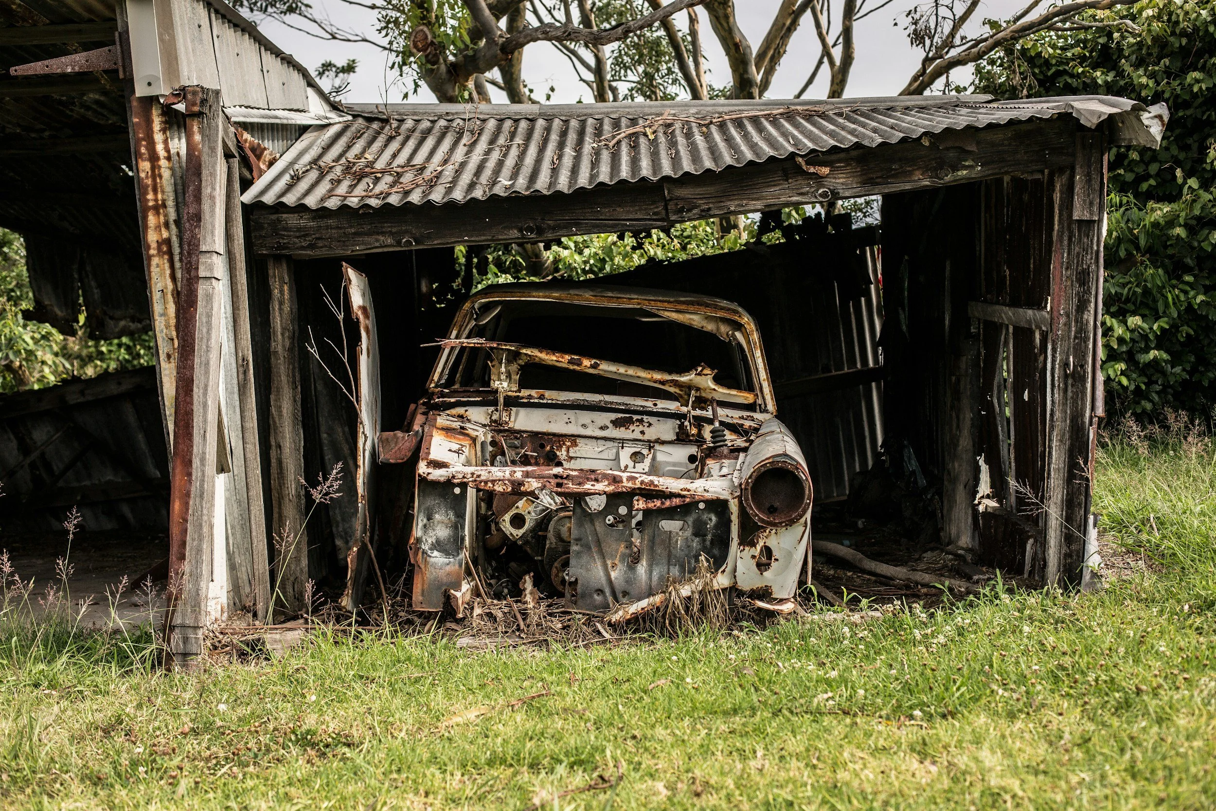 IF YOU’RE HIDING A TRASH PILE BEHIND YOUR HOUSE… YOU’RE NOT ALONE—BUT IT COULD BE COSTING YOU THOUSANDS