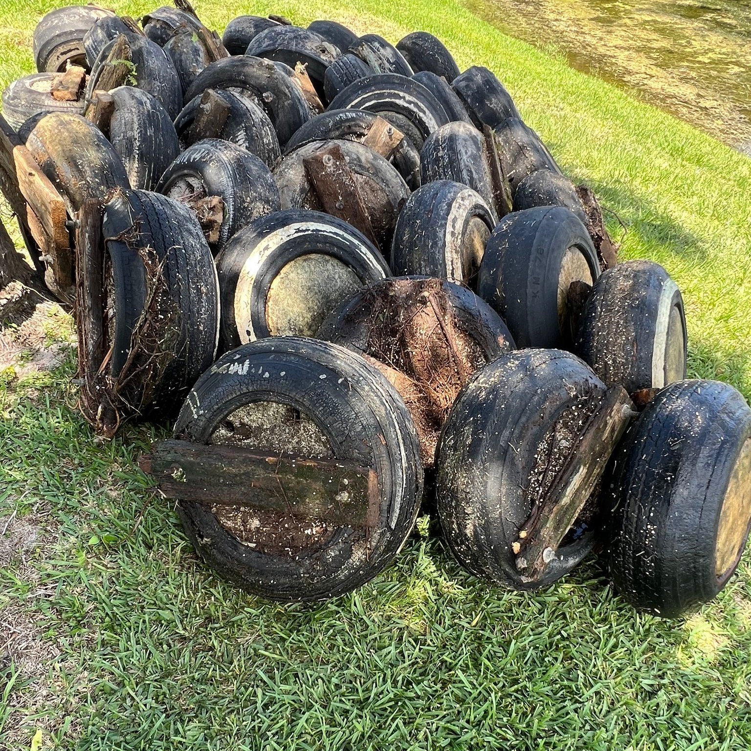 140 tires.
Pulled from what used to be a floating dock in a local community.
Foam-filled, waterlogged, and definitely not something your regular trash service is picking up.
We’ll be handling the haul—more photos to come once this one&rs