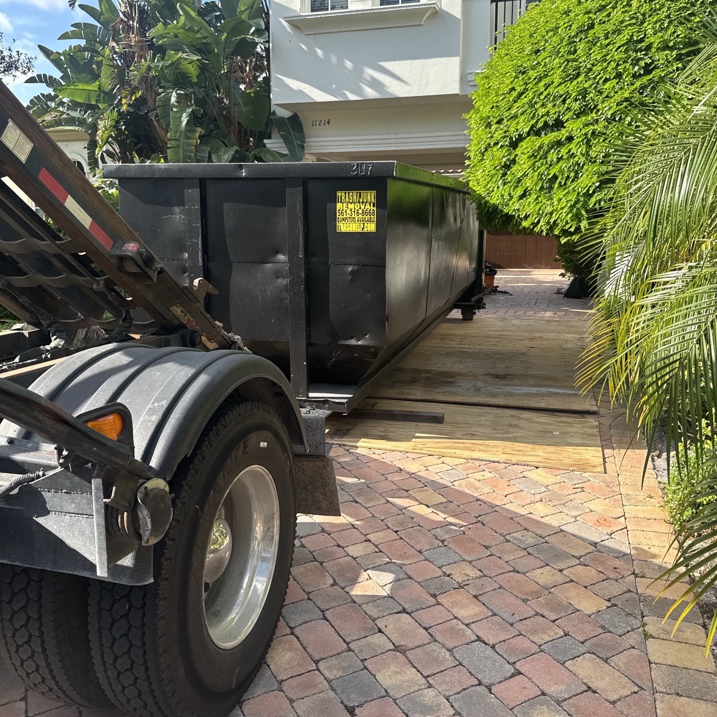 Contractors—we know your job doesn’t stop for delays.
Need fast delivery? Same-day swap outs? Clean sites?
We’ve got your back.
📍 Palm Beach, Central Florida, Gulf Coast
📞 (561) 316-8668
🌐 Request a FREE quote at www.trashhelp.c