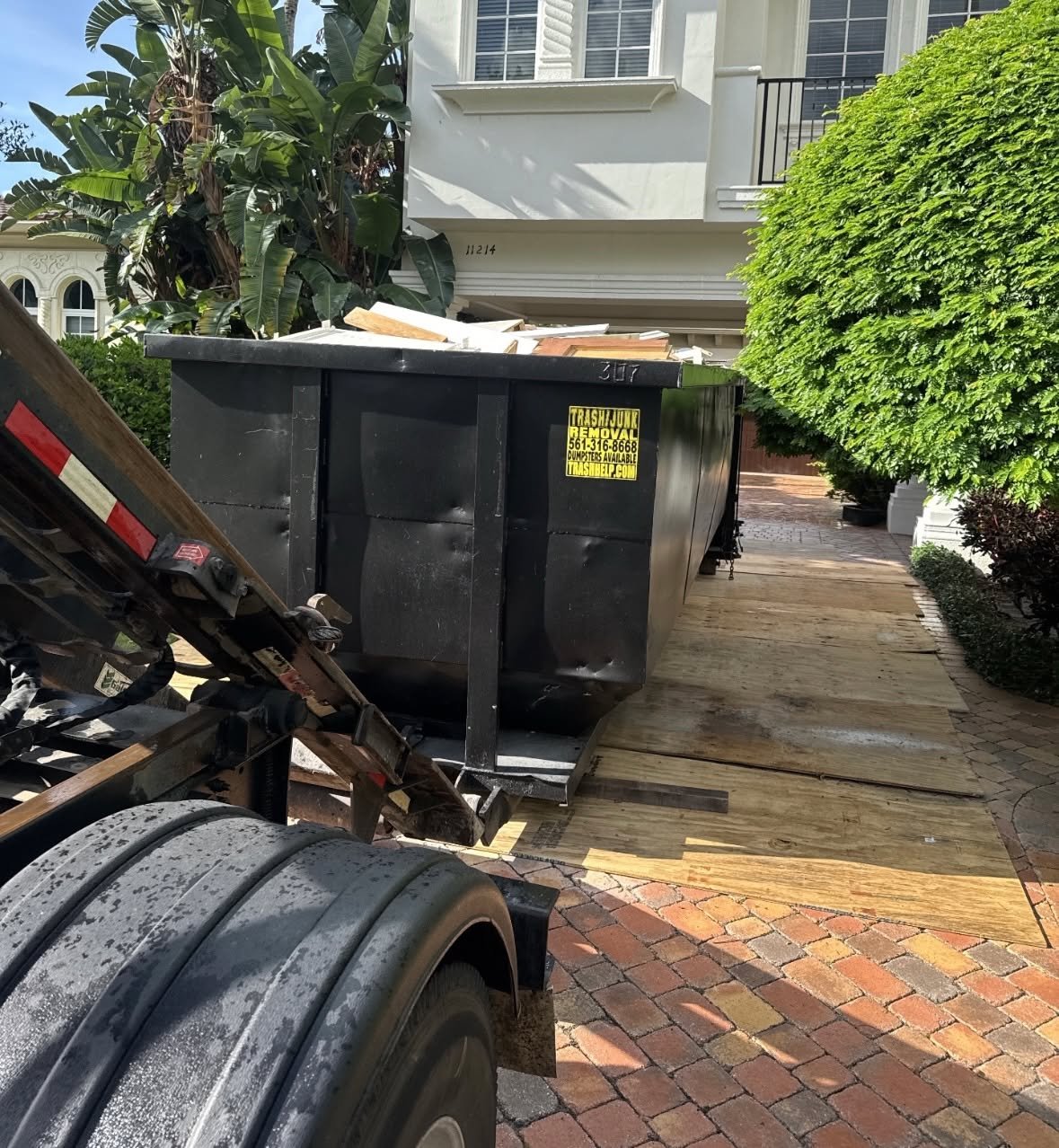 Contractors Across Florida: We’ve Got the Heavy Stuff
We know you’re booked solid.
Don’t let junk pileups slow your crew down.
✅ Dumpster drops
✅ Full-service hauling
✅ Jobsite cleanup—on your timeline
📍 Palm Beach County, C