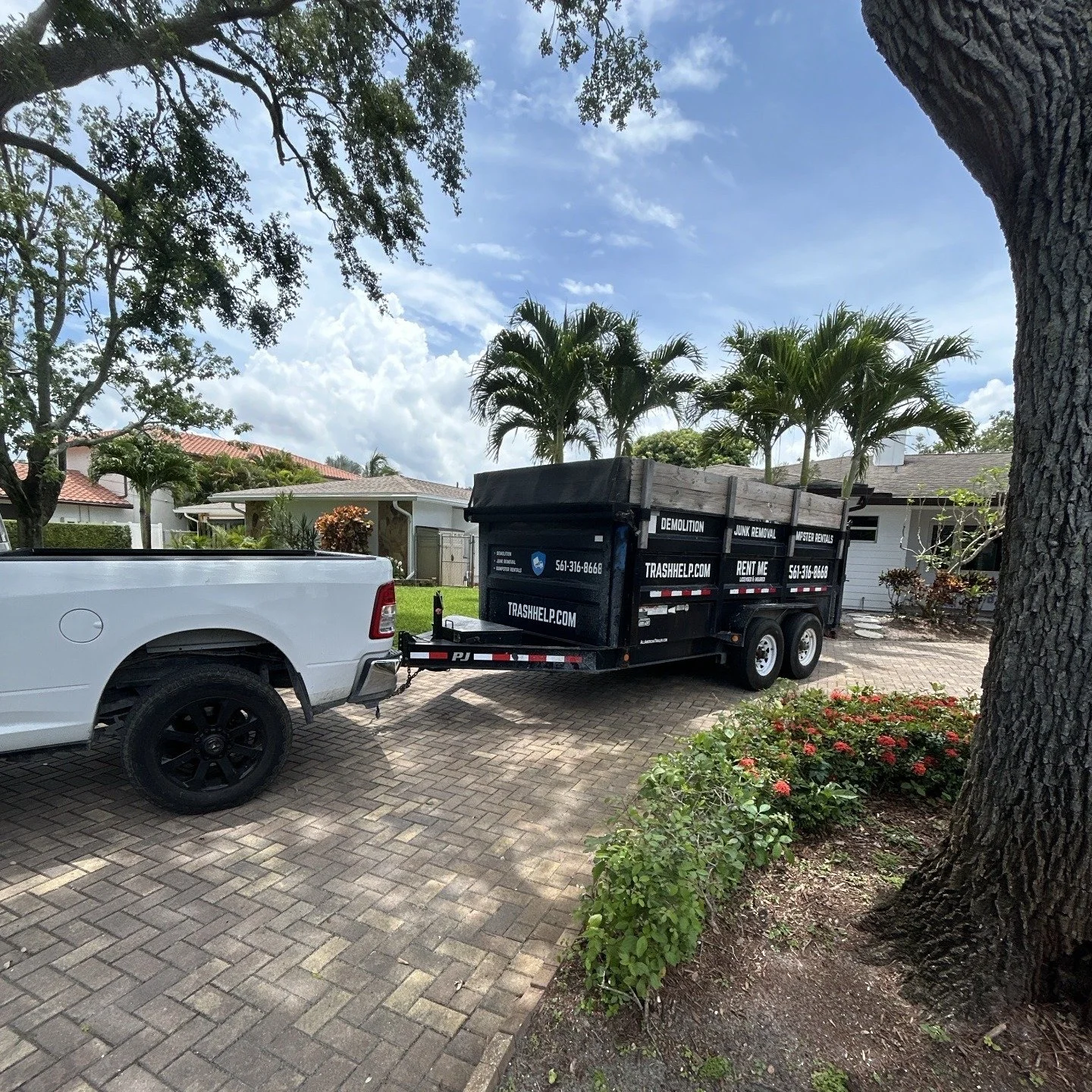 This large-scale home renovation has been rolling for about 4 months — and we’ve been right there alongside the contractor every step of the way.
🛞 To protect the homeowner’s pavers, they chose a dump trailer instead of a traditio