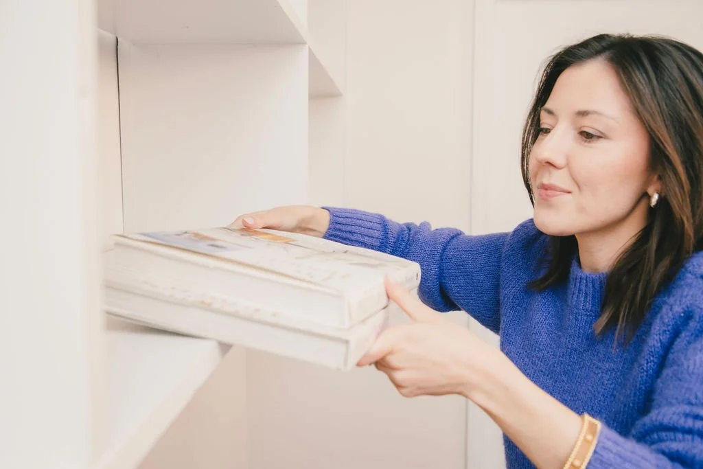 styling bookshelves