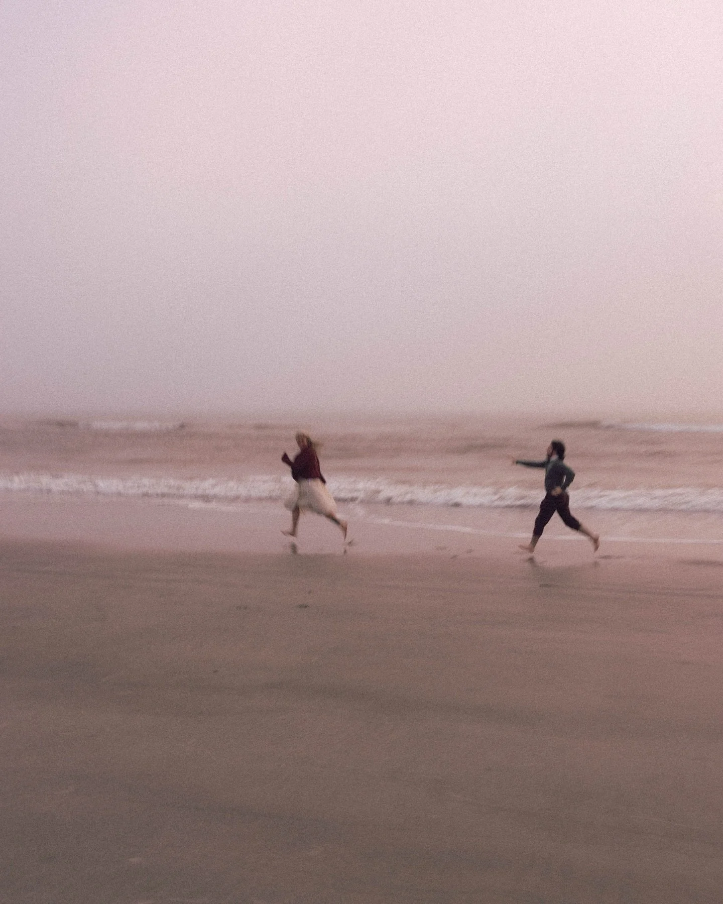 have found you?🕊️🌊💕
tell me your favorite!!

&bull;

cinematic couples photography
moody beach engagement session
romantic ocean love story
nostalgic film-inspired photos
windswept coastal romance
documentary style couples session
playful candid e