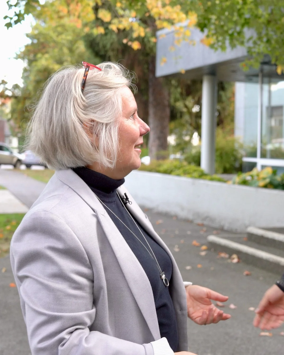 Petra Kuret talking with a resident in Vancouver-Quilchena
