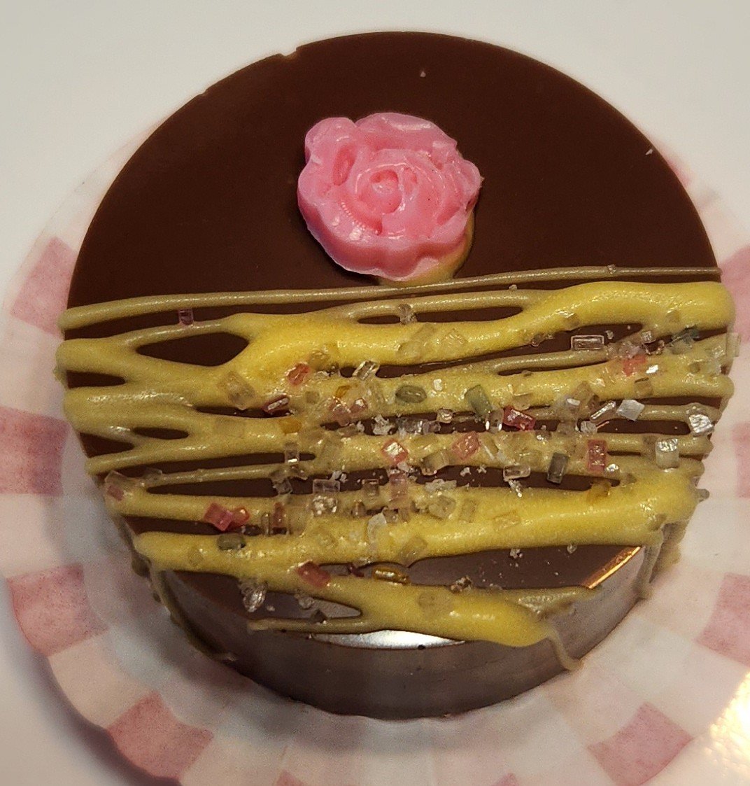 The Victoria Cake Puck (mini) 4 pack