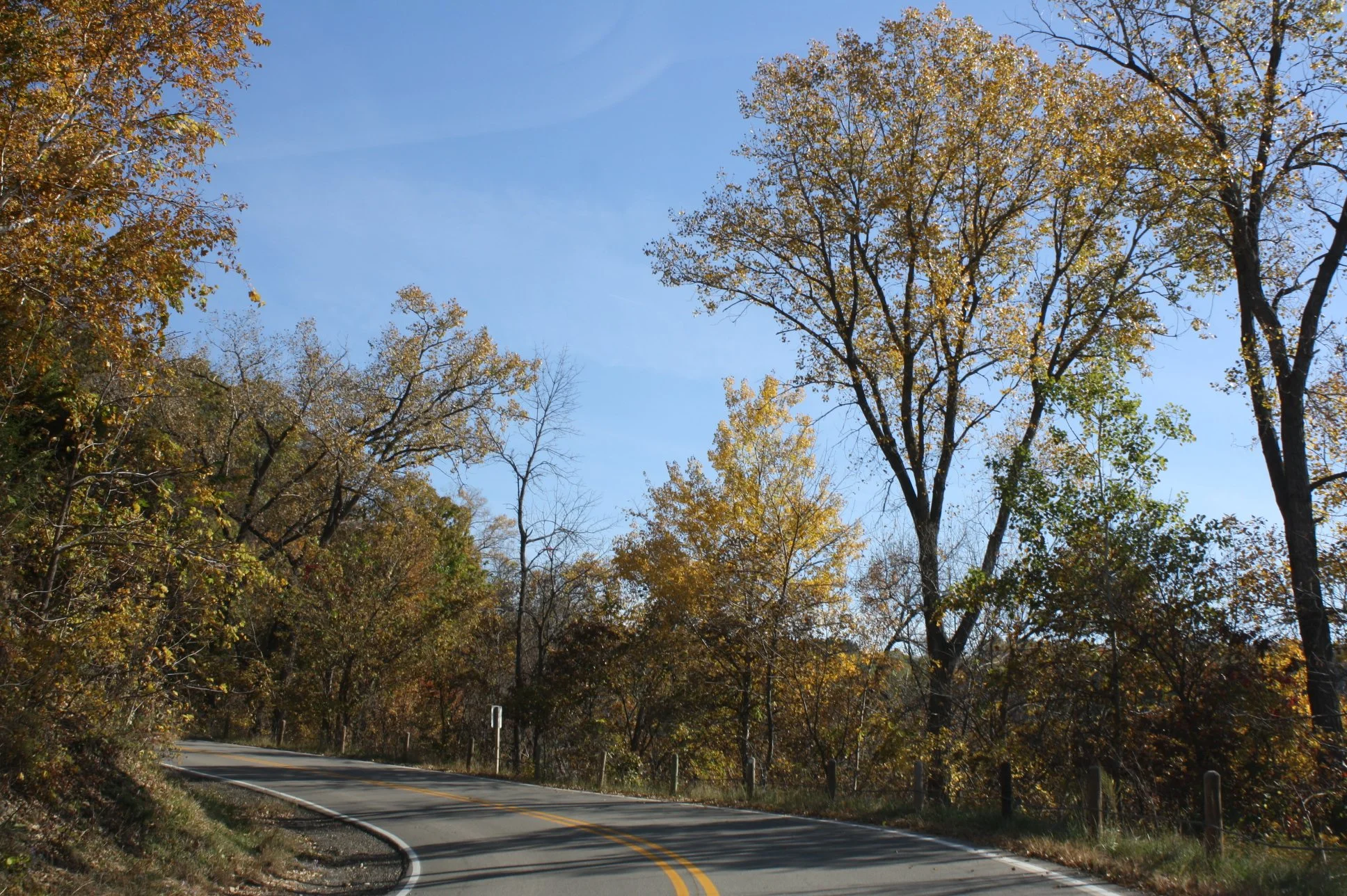 Southwest · La Crosse County  R-26: RusticRoadR26FallSceneryWisconsin.jpg Road itself in autumn; photographed October 10, 2010.  CC BY-SA 3.0 · Royalbroil