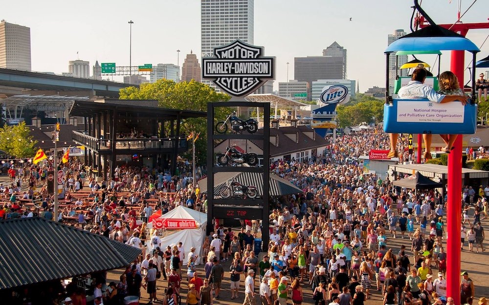 Milwaukee hotels with Summerfest shuttle service