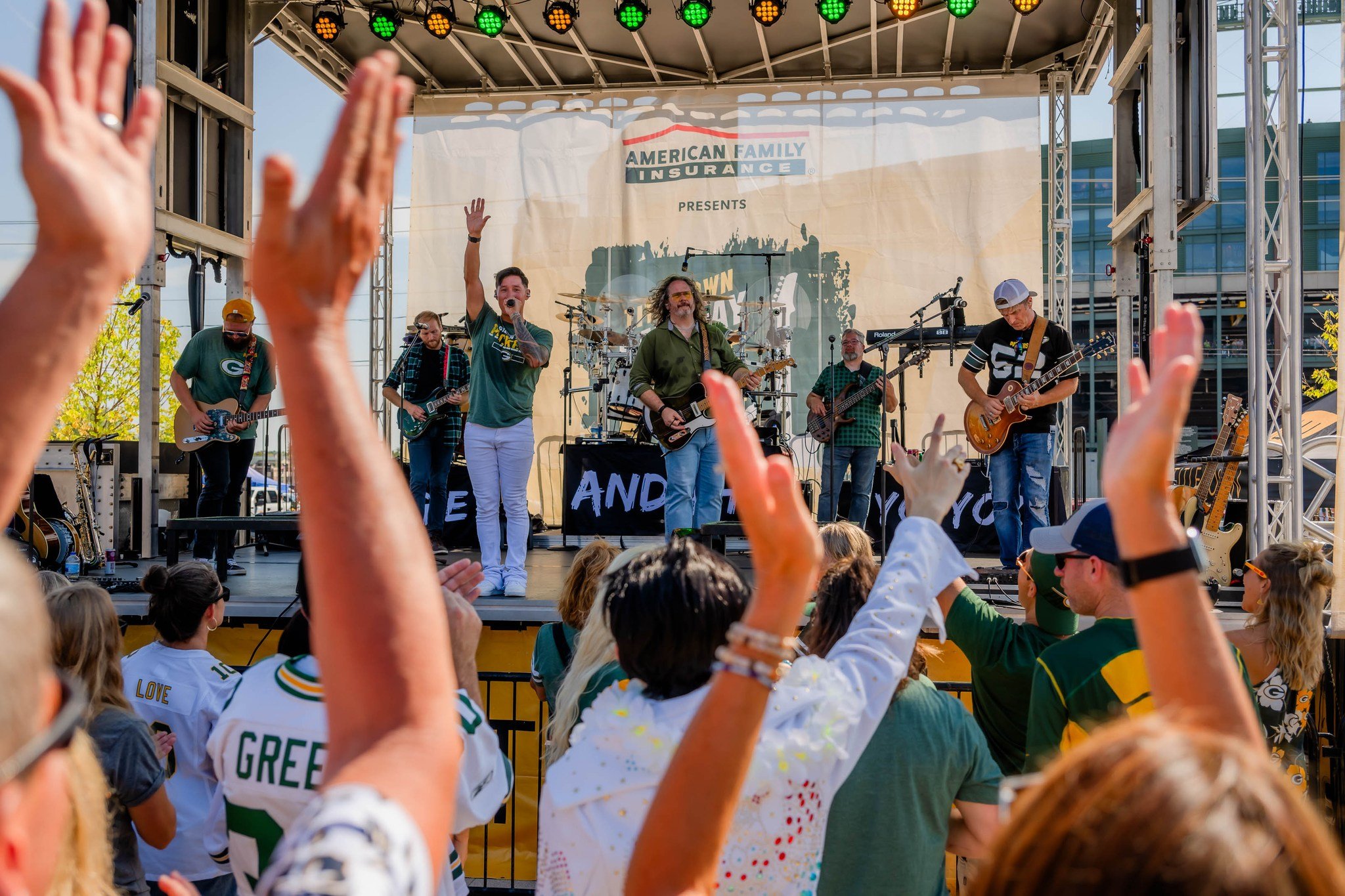 Live music at Titletown Gameday Live