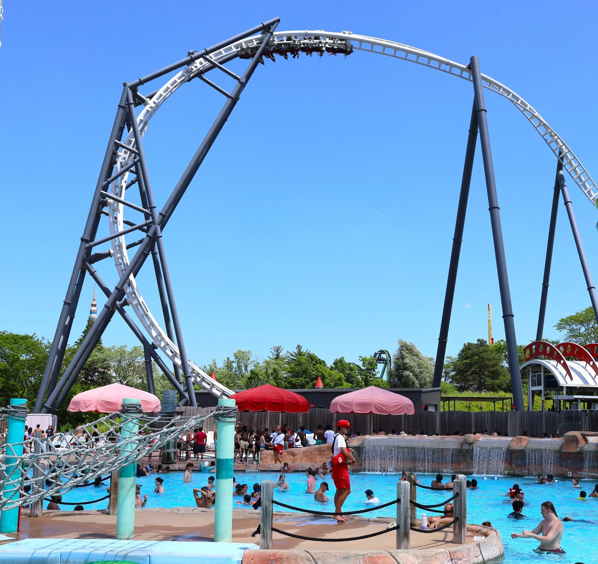 Six Flags Great America Family Guide