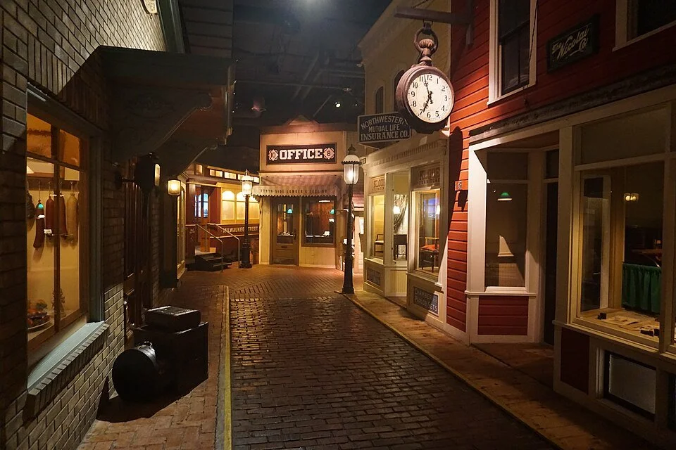 Milwaukee_Public_Museum_April_2023_090_(Streets_of_Old_Milwaukee).jpg