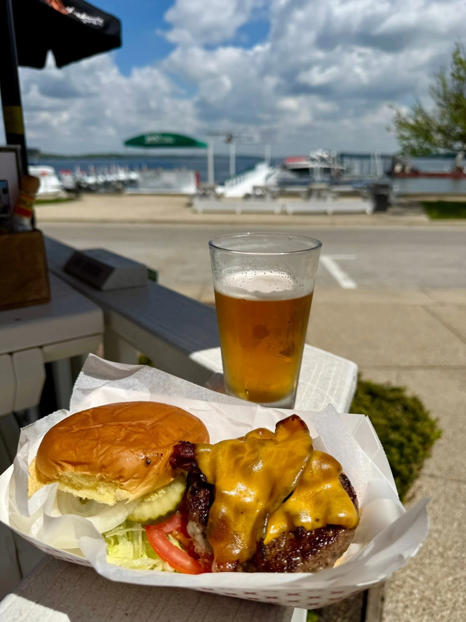 Chuck's Lakeshore Inn