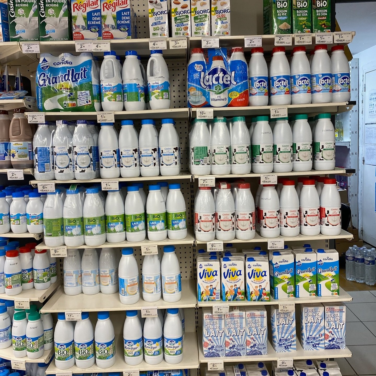 Exploring a local grocery store can be one of the most eye-opening experiences for kids while traveling. It&rsquo;s a hands-on way to learn about cultural differences&mdash;sometimes more impactful than a visit to a museum!👀

🧭 Follow along and che