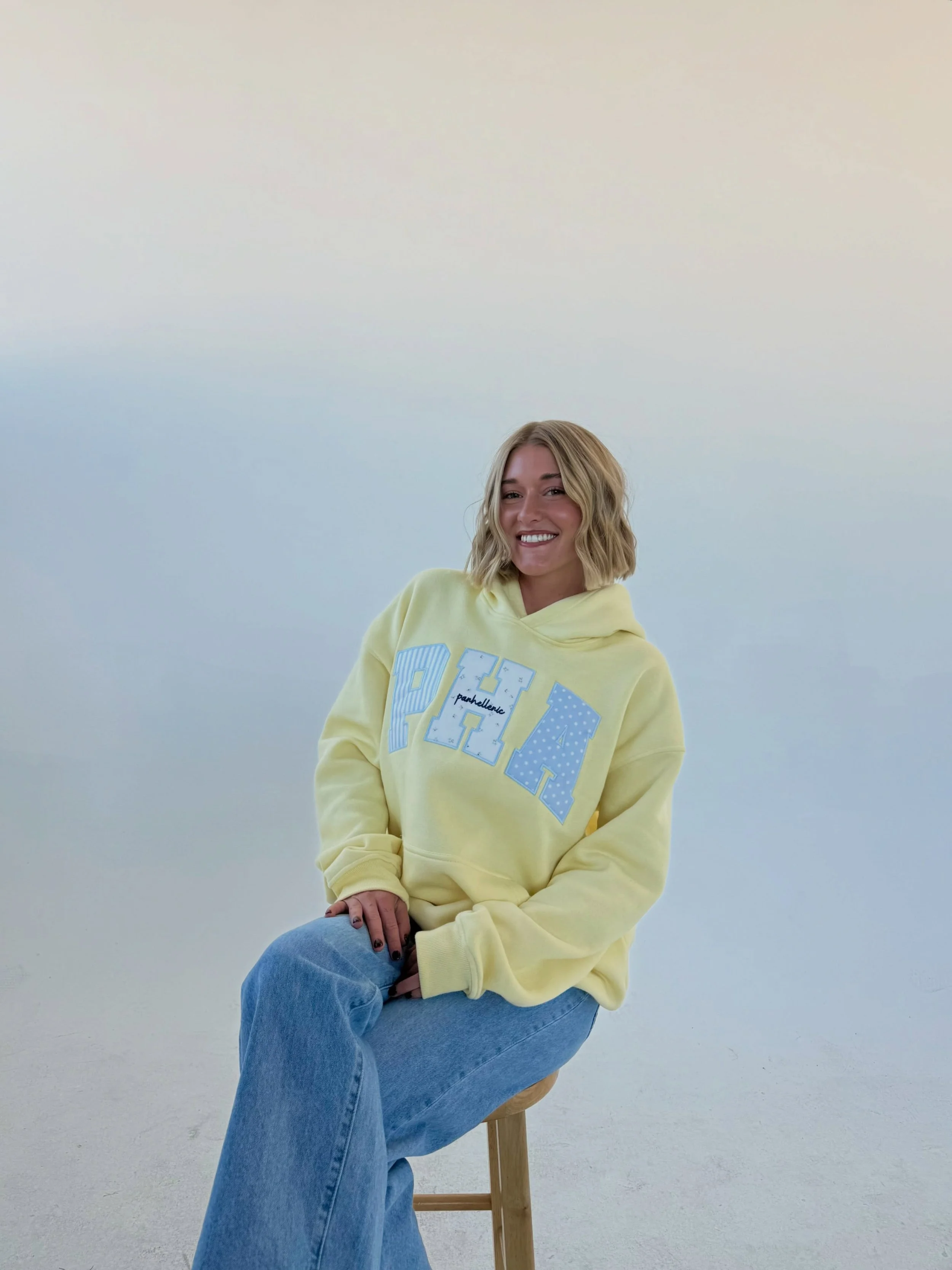 Meet Exec Monday 💐
Introducing our Vice President of Public Relations, Mallory!

Mallory helps bring Panhellenic to life through social media, creative content, and all things PR! From sharing our community&rsquo;s biggest moments to making sure eve