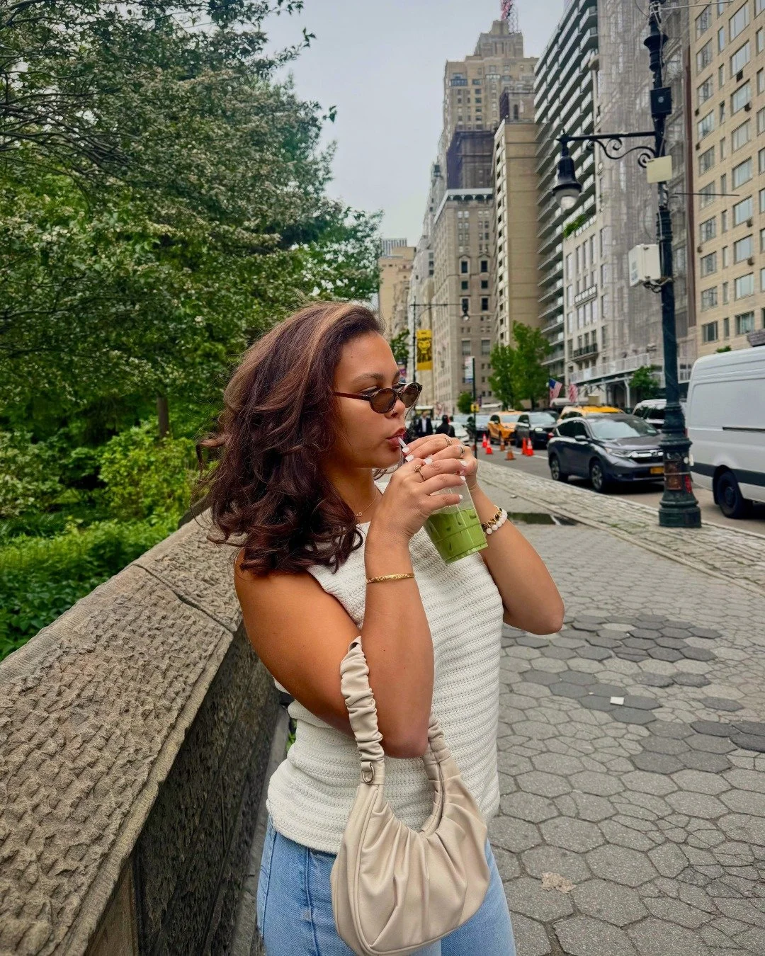 Meet Exec Monday 💐
Introducing our Vice President of Diversity, Equity, and Inclusion, Grace!

Grace helps make our Panhellenic community a place where everyone feels welcomed, valued, and celebrated. Through creating opportunities for education, co