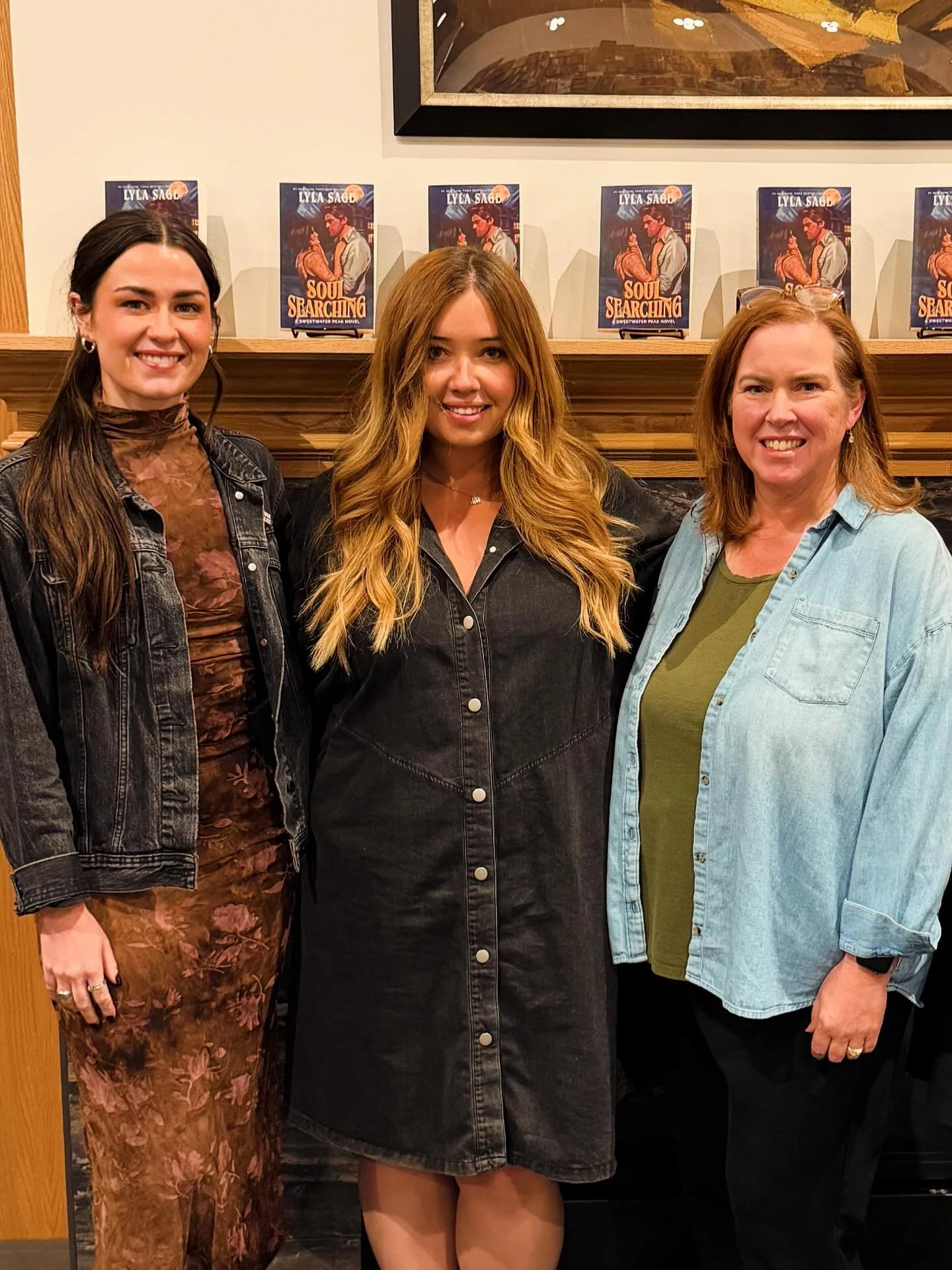 Got to meet @authorlylasage the other day and even got to meet some readers of my book too. 🤭 Had so much fun celebrating Soul Searching! (Lyla is cool as hell in case anyone cares)