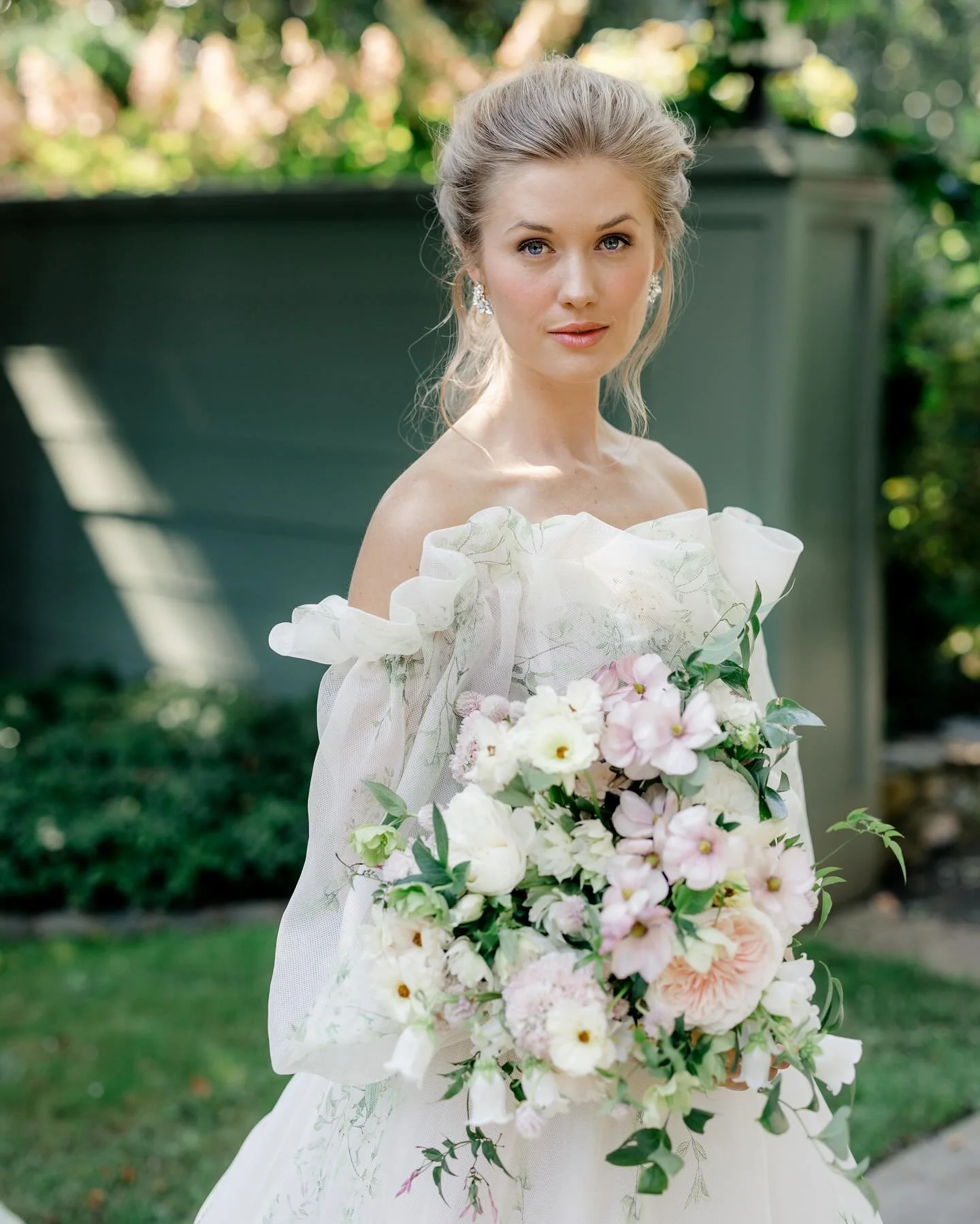 Soft blush tones, airy textures, and a bouquet that whispers romance 🌸

Styled shoots like this allow us to dream big and create timeless beauty. Couldn&rsquo;t love this pastel garden bouquet more! 😍

Venue: @goodstoneinn 
Design &amp; Styling: @k