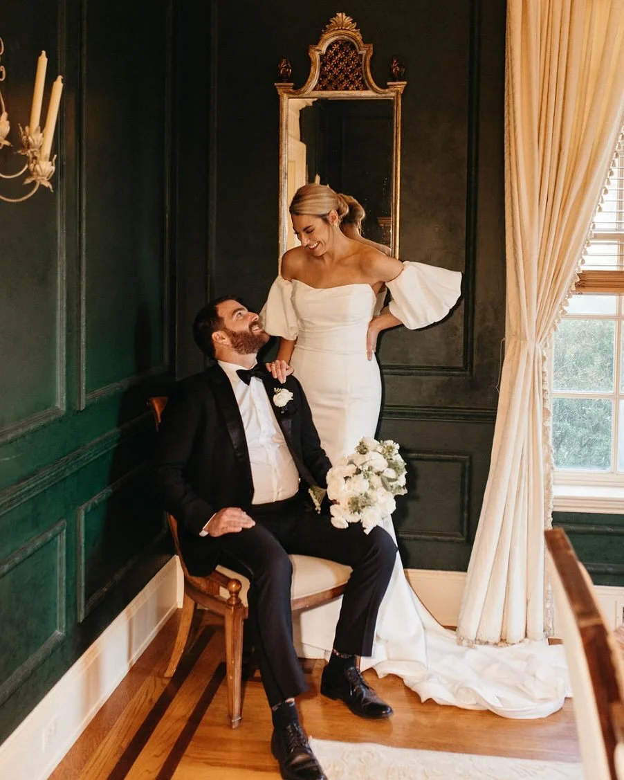Simple yet beautiful florals for a timeless celebration. 🤍✨ 

Planner: @karenduckettevents 
Photography: @jacquelinewatersphoto 
Venue: @great.marsh 

#petalosdc #weddingflorals #effortlesselegance #timelessbeauty