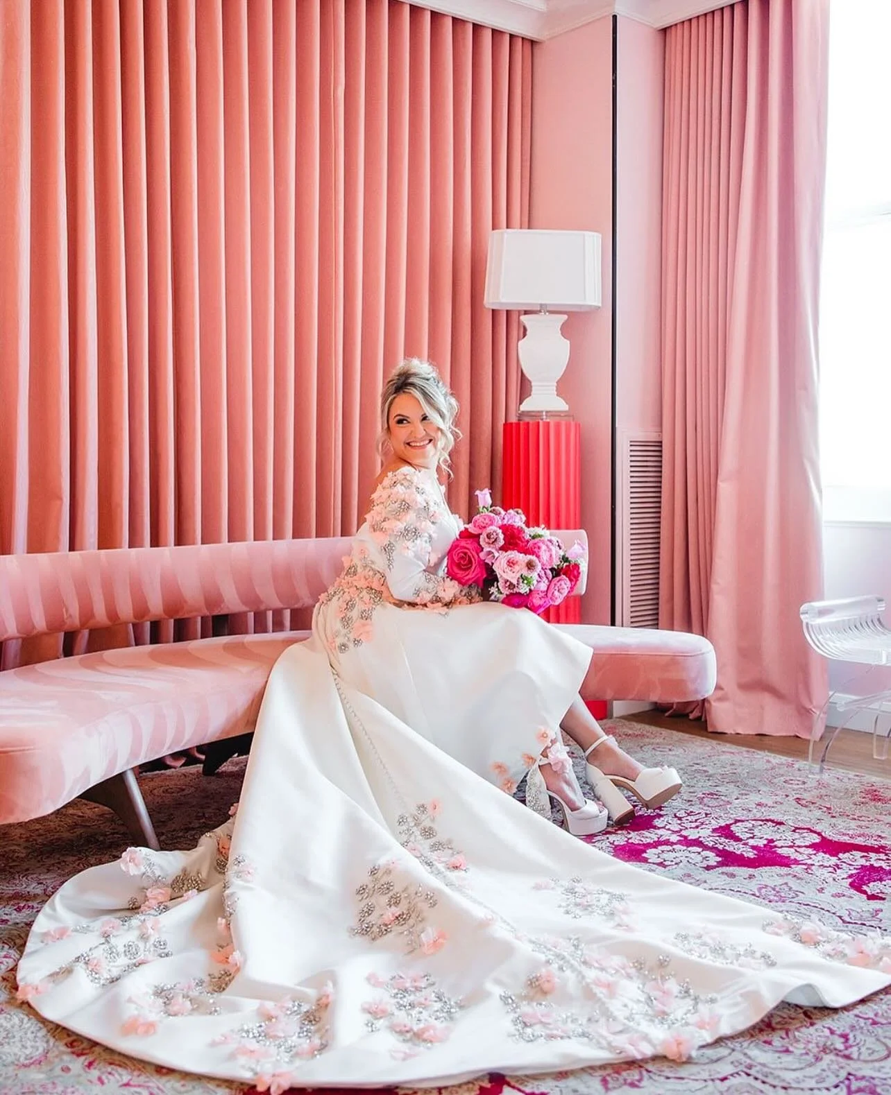 All the pink vibes! 💕🌸

This bouquet was all about bringing bold, romantic energy to this dreamy bridal moment! Absolutely loving how it all came together. ✨💐

Photography: @maddiekayephoto 
Venue: @riggshotel 
Florist: @petalosdc 
Dress: @didomen