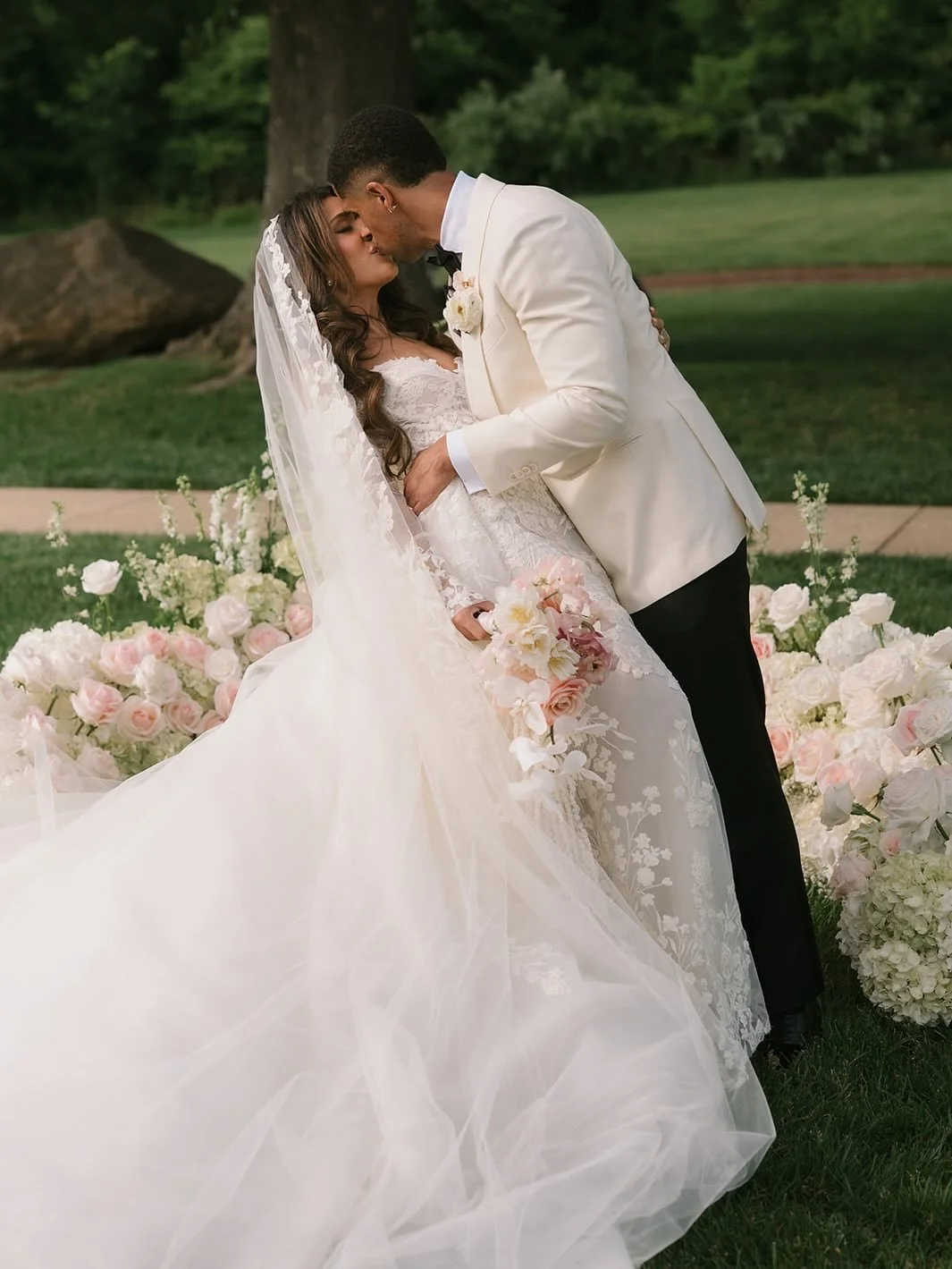 Love in full bloom 🌸
Every petal, every detail, made to celebrate forever ❤️

Venue // @salamanderresort
Planning company // @impact_collective
Florals // @petalosdc
Photography // @josiebrooksphotography
Videography // @bahia_films
Specialty Rental