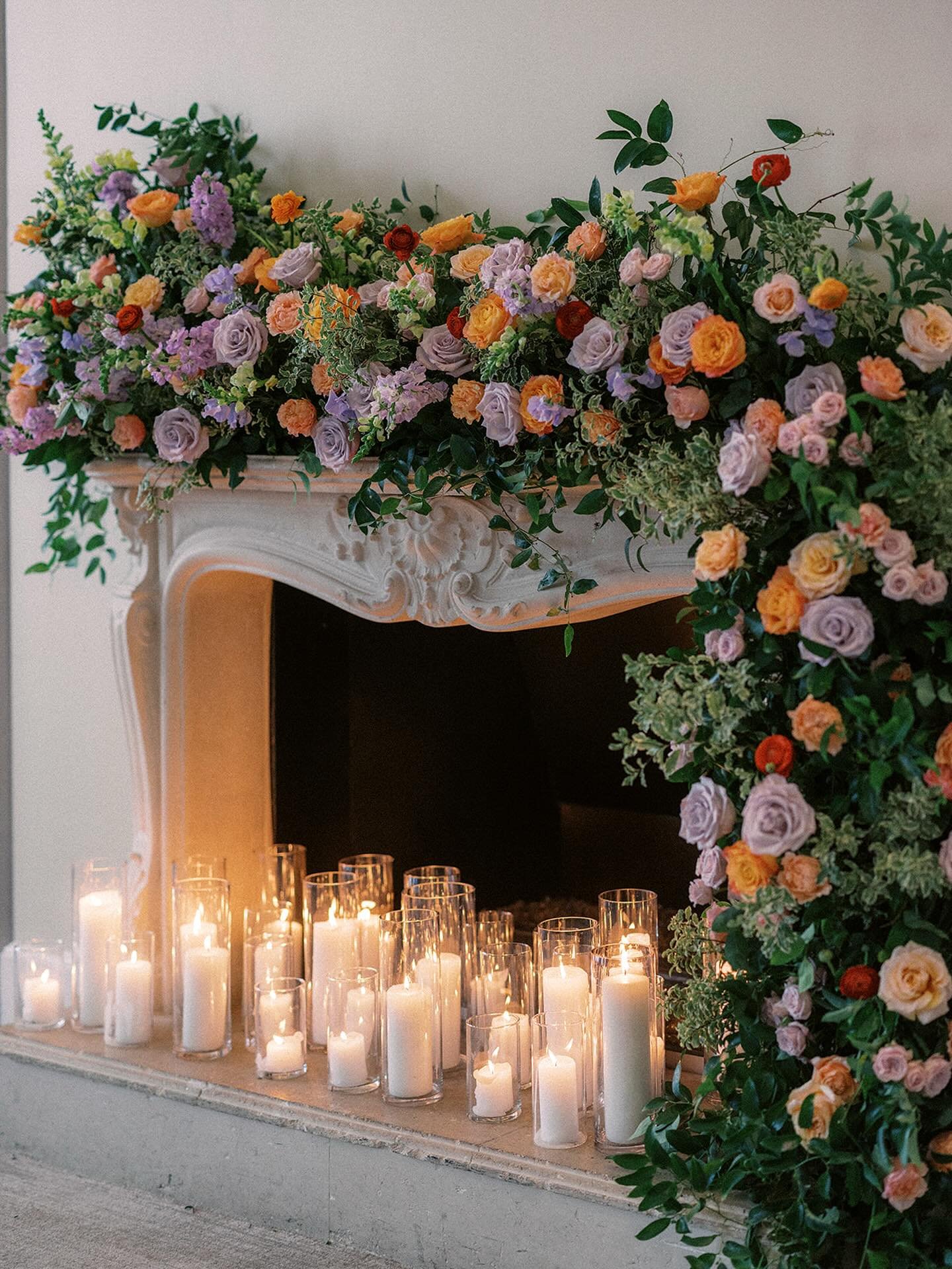 Candlelight &amp; blooms&hellip;always a perfect pair.✨😍

Planning &amp; Design: @dantusandcoevents
Venue: @hotelwashingtondc
Photographer: @elosiniophoto
DJ &amp; Live Percussionist: @therealdjdmac
Florist: @petalosdc
Hair &amp; Makeup: @thestylist