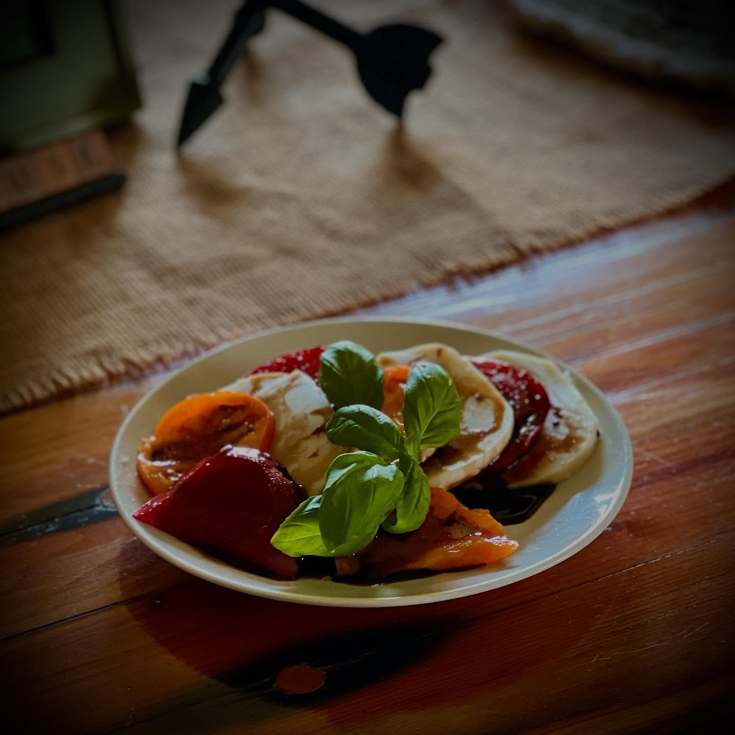Amy called me to the kitchen for lunch and laid THIS Caprese salad on me. Homegrown tomato and basil&hellip; SO good! 😍😋