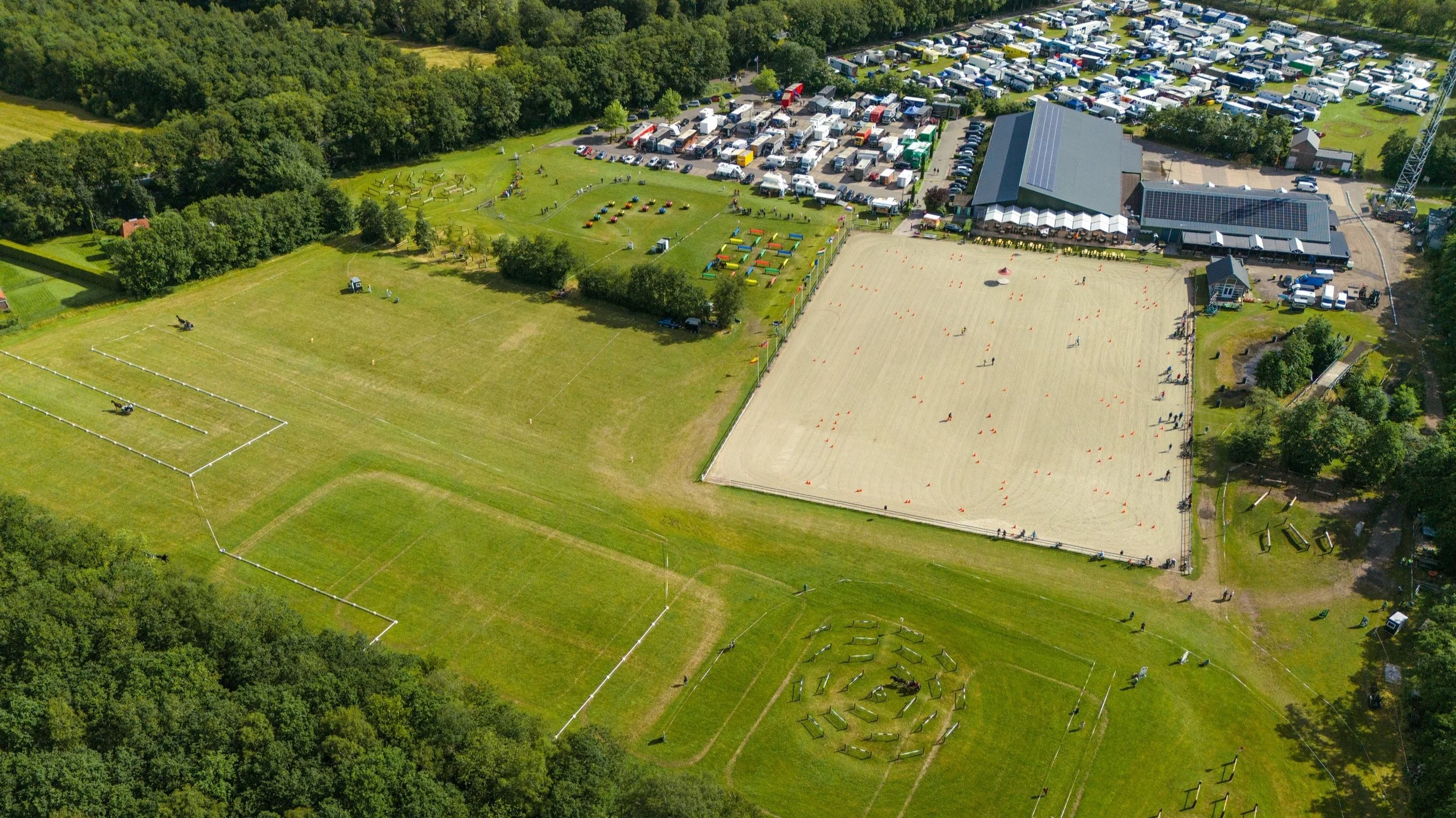 Pytsje van der Heide Media - Drone fotografie en videografie Friesland voor evenementen in heel Nederland en Europa. Ervaring met videografie paardensport evenementen.