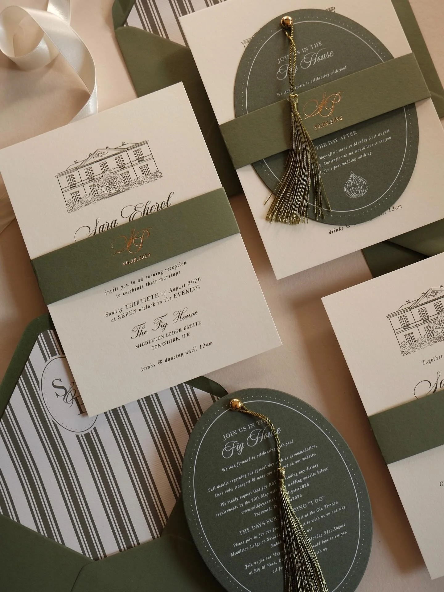 I think this has to be one of our favourites to date 🕊️ sage green goodness for Sara + Peter for their wedding in the Fig House, Middleton Lodge ✨

The full suite featured lots of special detailing to enhance the suite such as a touch of gold foilin