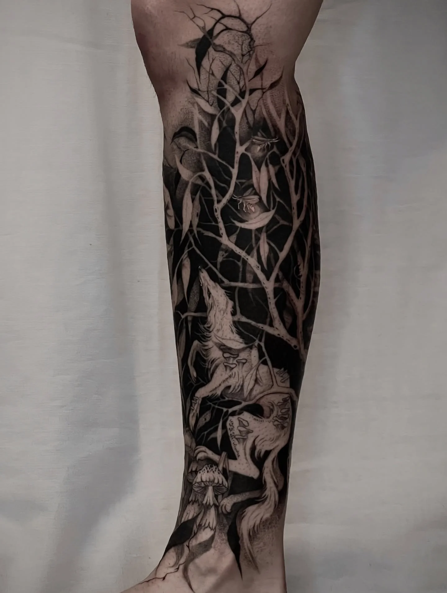 🍃 The dark forest 🍃
I loved making this nighttime fantasy scene for Olivia! It&rsquo;s mostly healed here except for the lake scene on the back of her calf. 

I&rsquo;m really keen to continue to explore and develop this blackwork negative style an