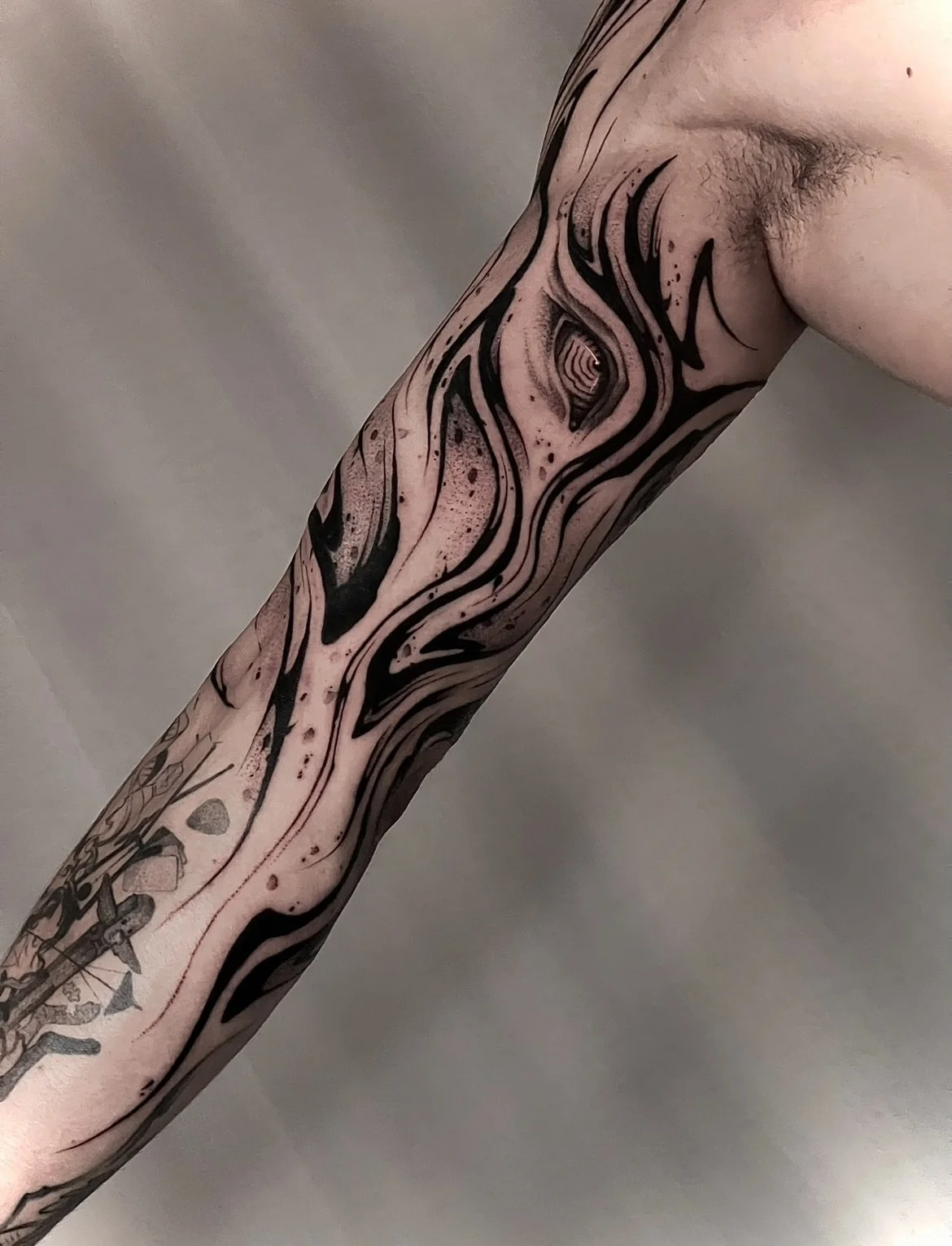 Freehand blackwork project made for Raph over 2 days. Part fresh and part about 2 weeks healing