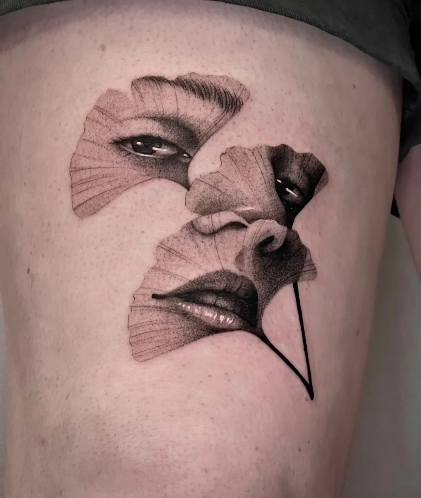 Ginkgo leaves and portrait double exposure from my flash for Jenna! Thank you so much for choosing this piece, I&rsquo;d be wanting to tattoo this design for a while and always thoroughly enjoy working on portraits. 

Made at @sevensaintstattoo